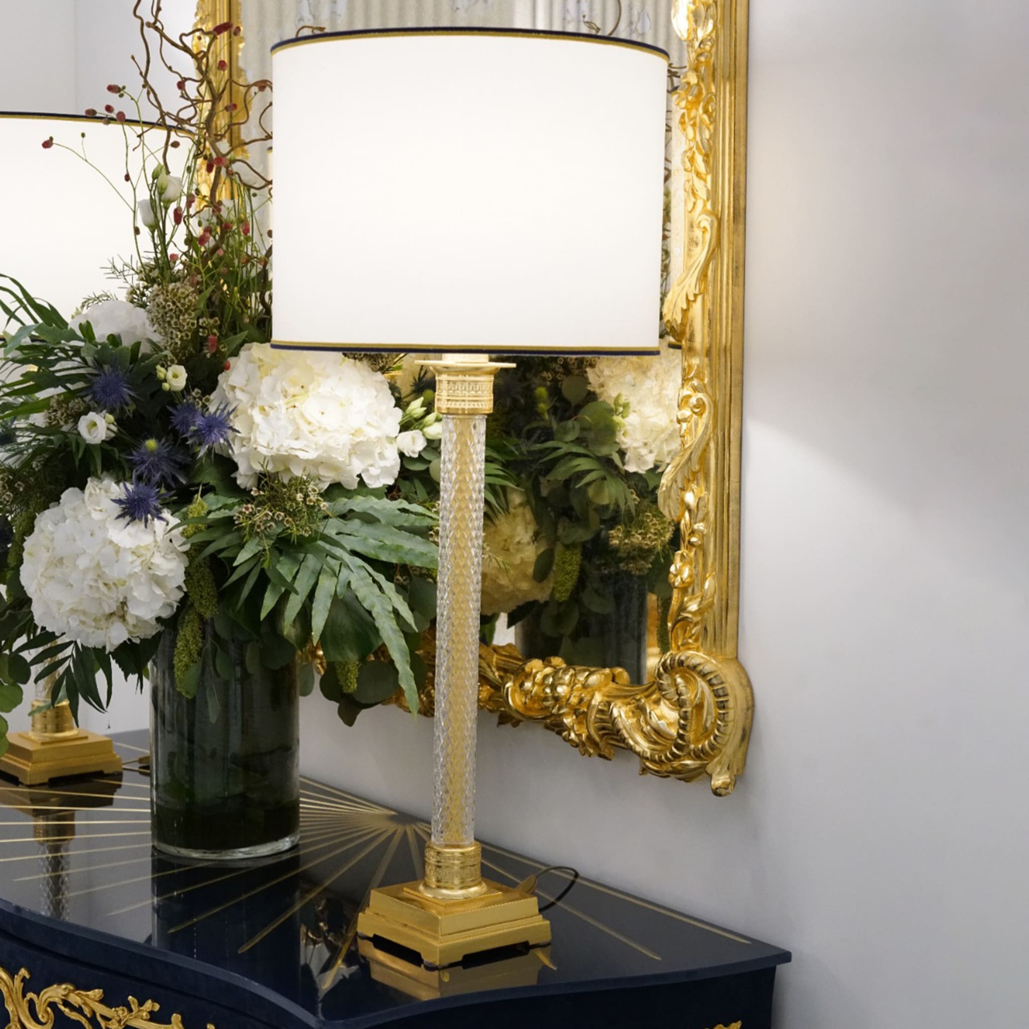 Lámpara de mesa con pie de bronce y cristal - Vista alternativa 3