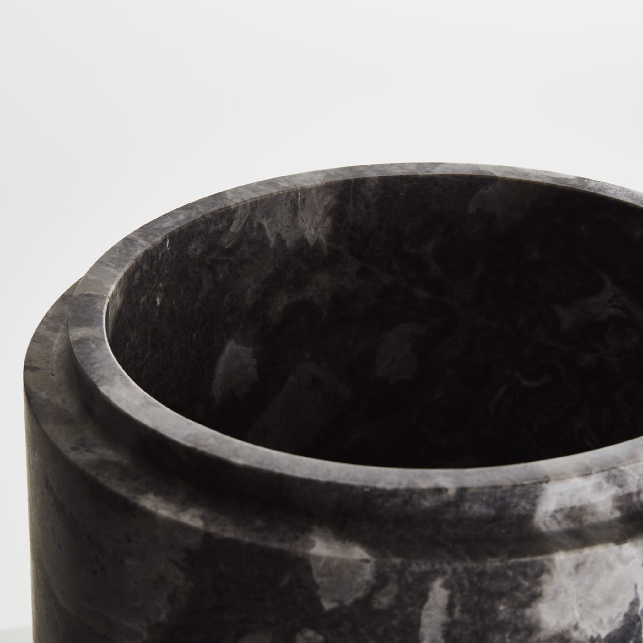 Royal Small Gray Vase by Christophe Pillet - Alternative view 1