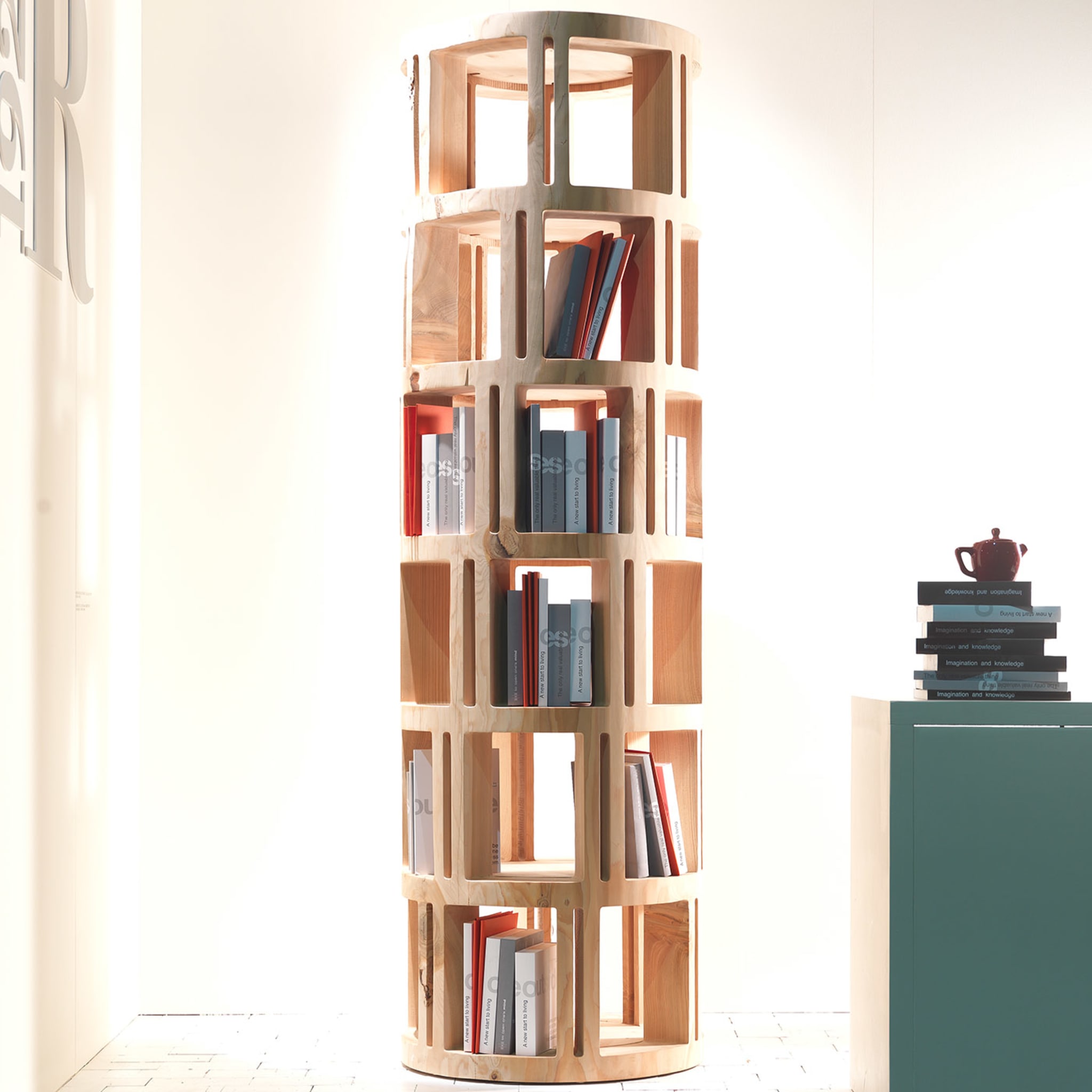 Torre Lignea 7-Shelf Cedar Bookcase by Michele De Lucchi - Alternative view 3