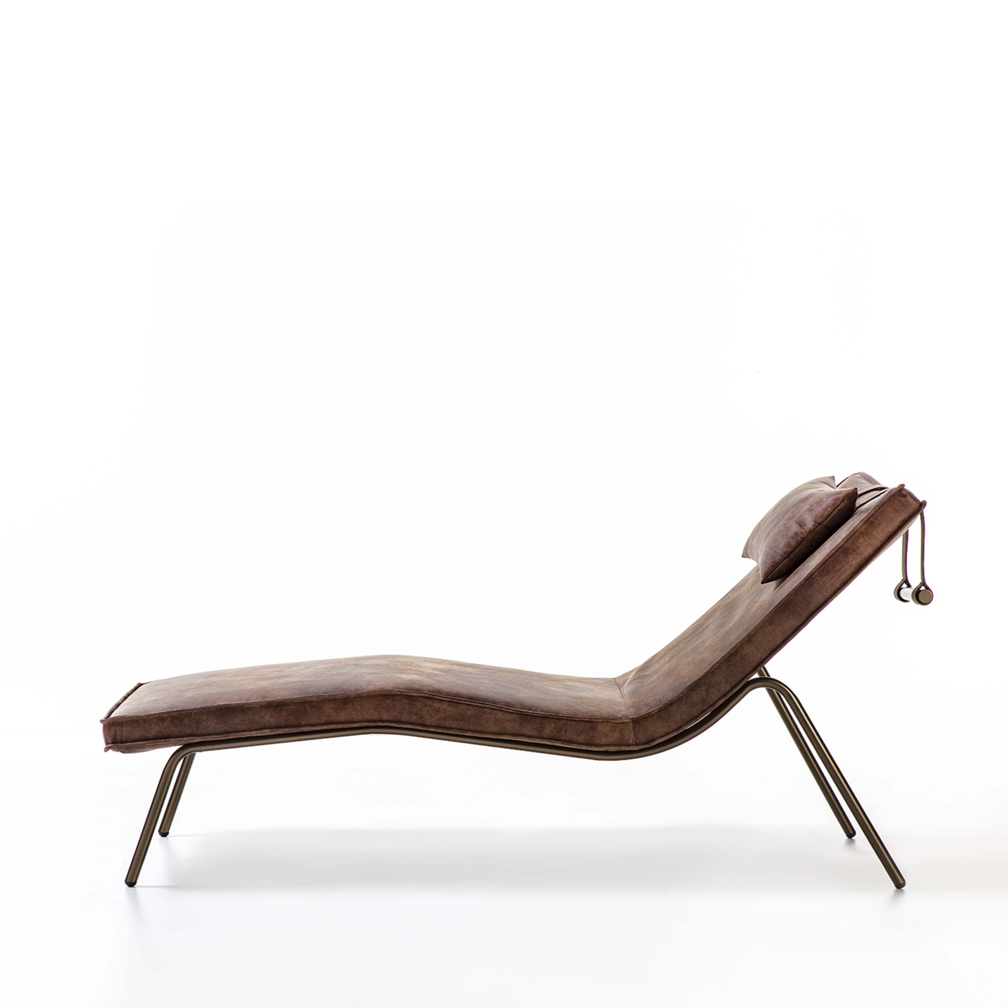 Vintage Brown Leather Chaise Longue - Alternative view 5