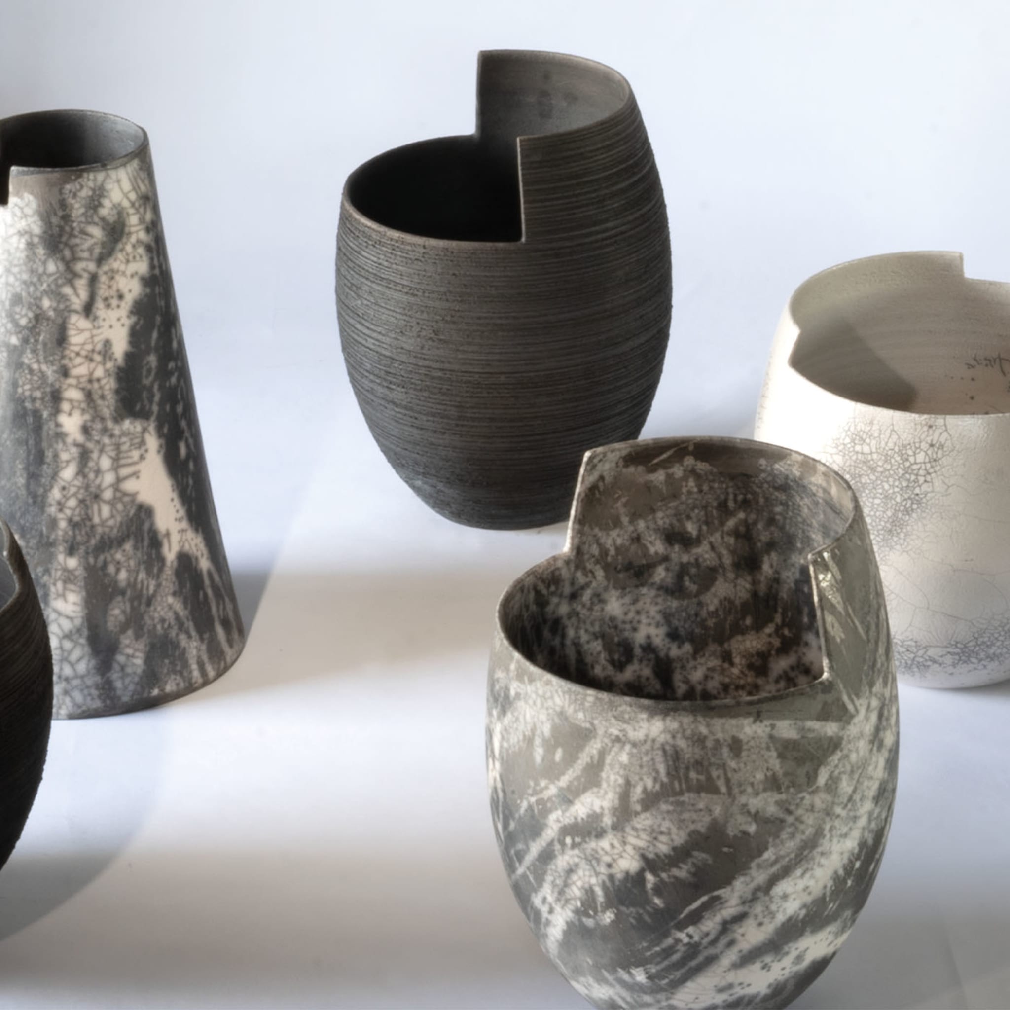 Geschnittene Medium Naked Dark Vase - Alternative Ansicht 1