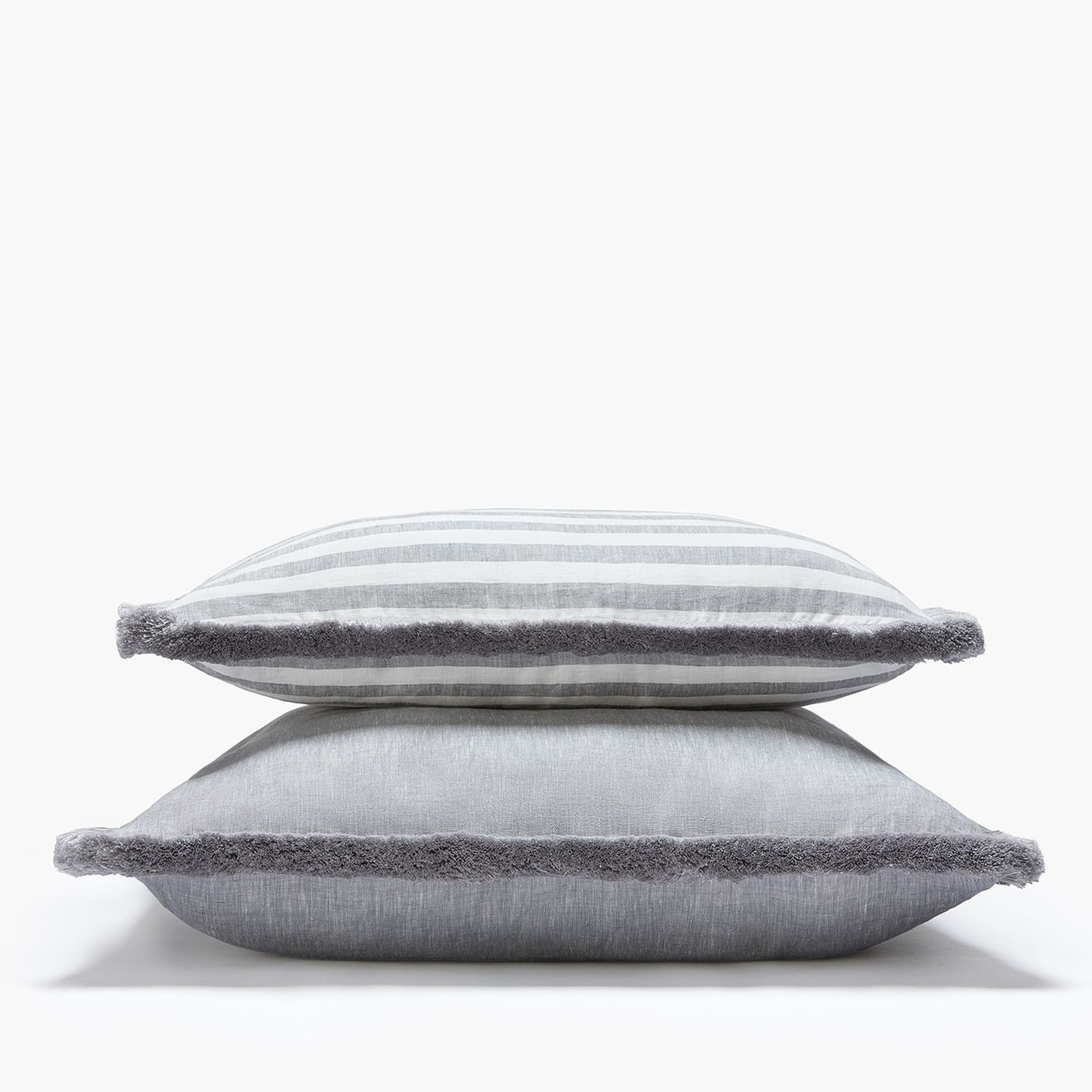 Cuscino in lino Happy a righe bianche e grigie - Vista alternativa 1