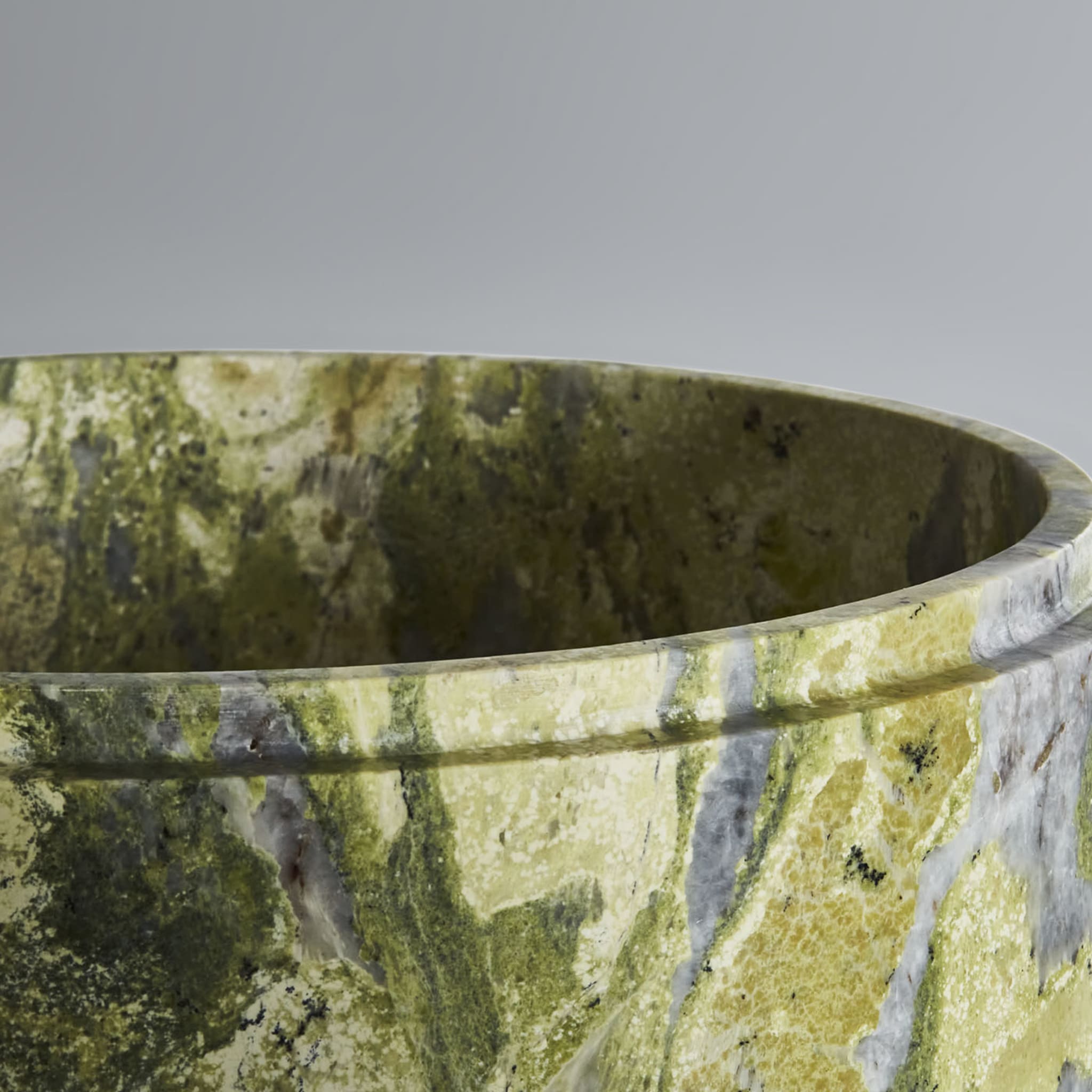 Königliche mittelgroße grüne vase von Christophe Pillet - Alternative Ansicht 2