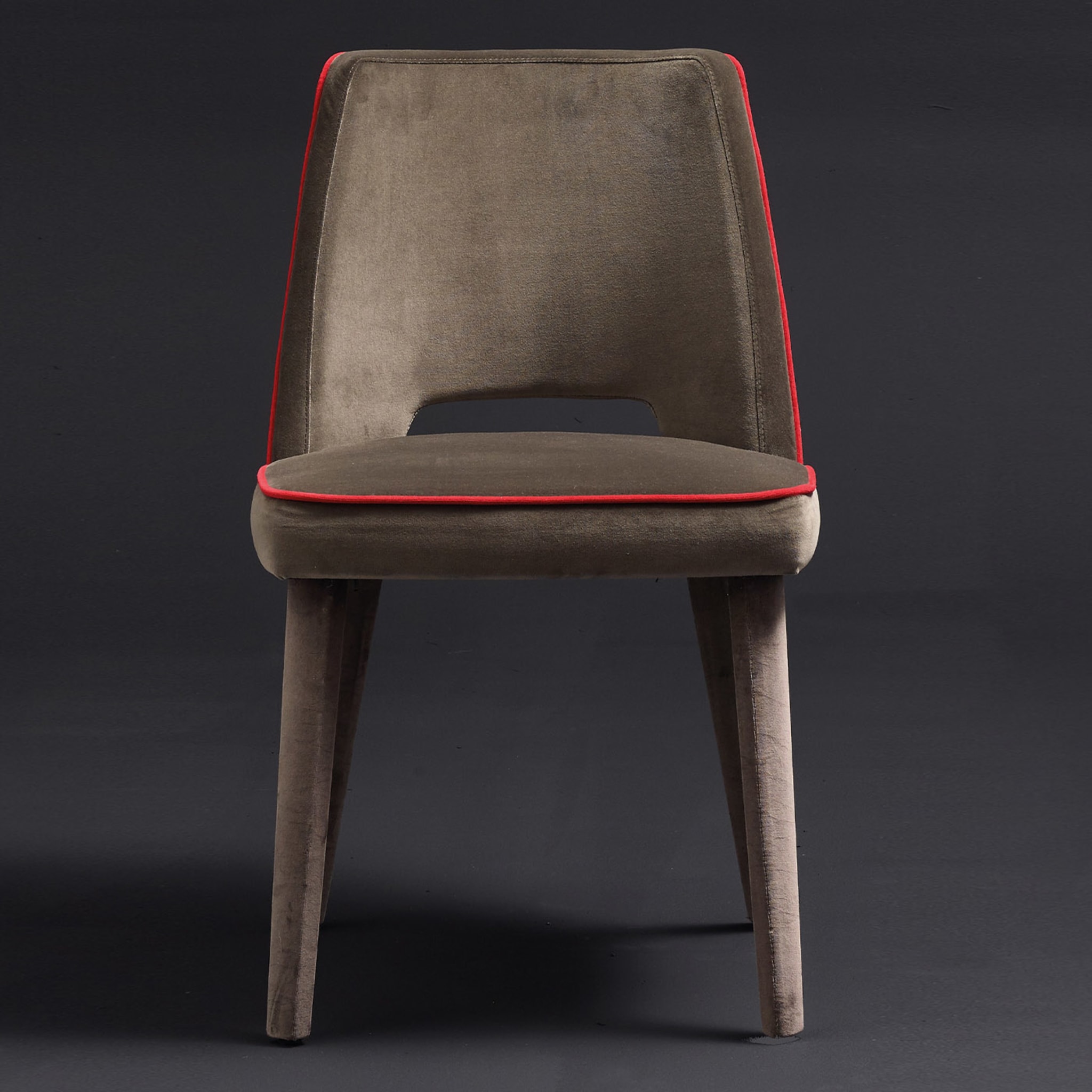 Grace Chestnut & Red Chair by P. Borgonovo - Alternative view 4