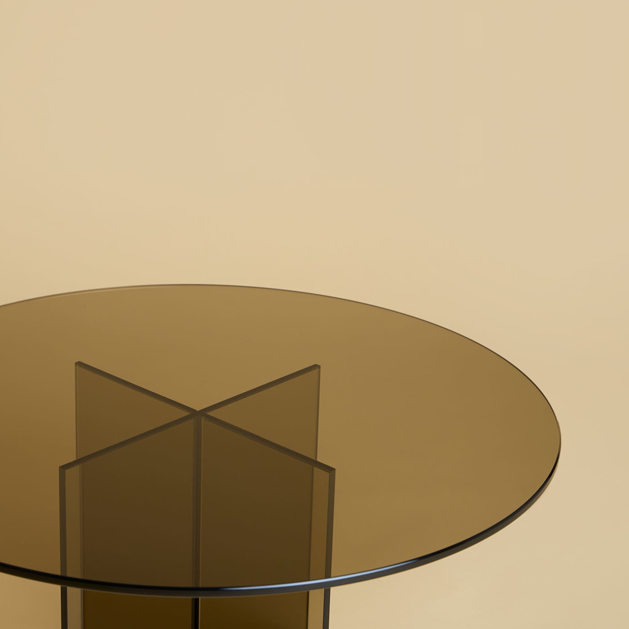 Tavolino in vetro bronzato Aka - Vista alternativa 2