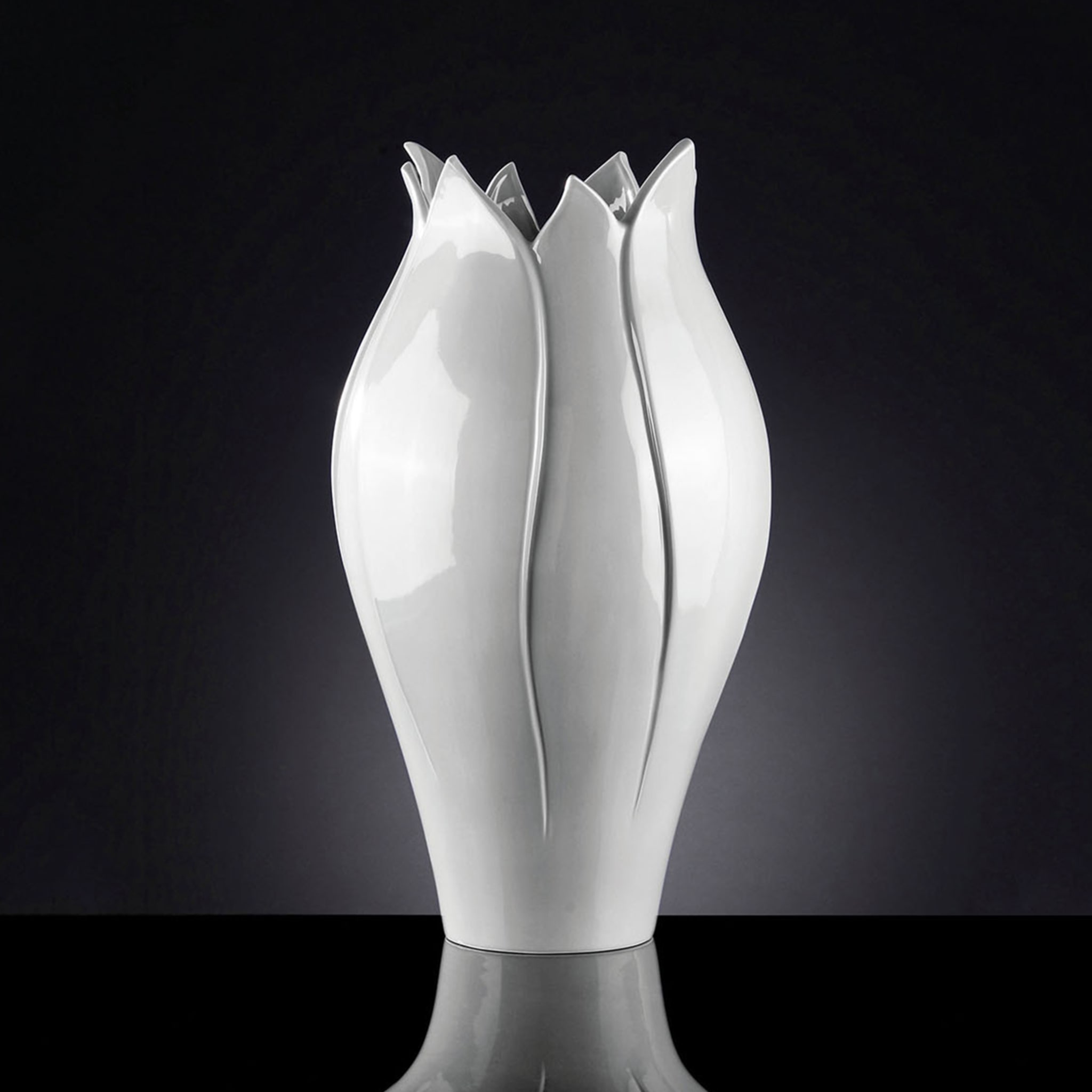 Tulipano Large White Vase - Alternative view 1