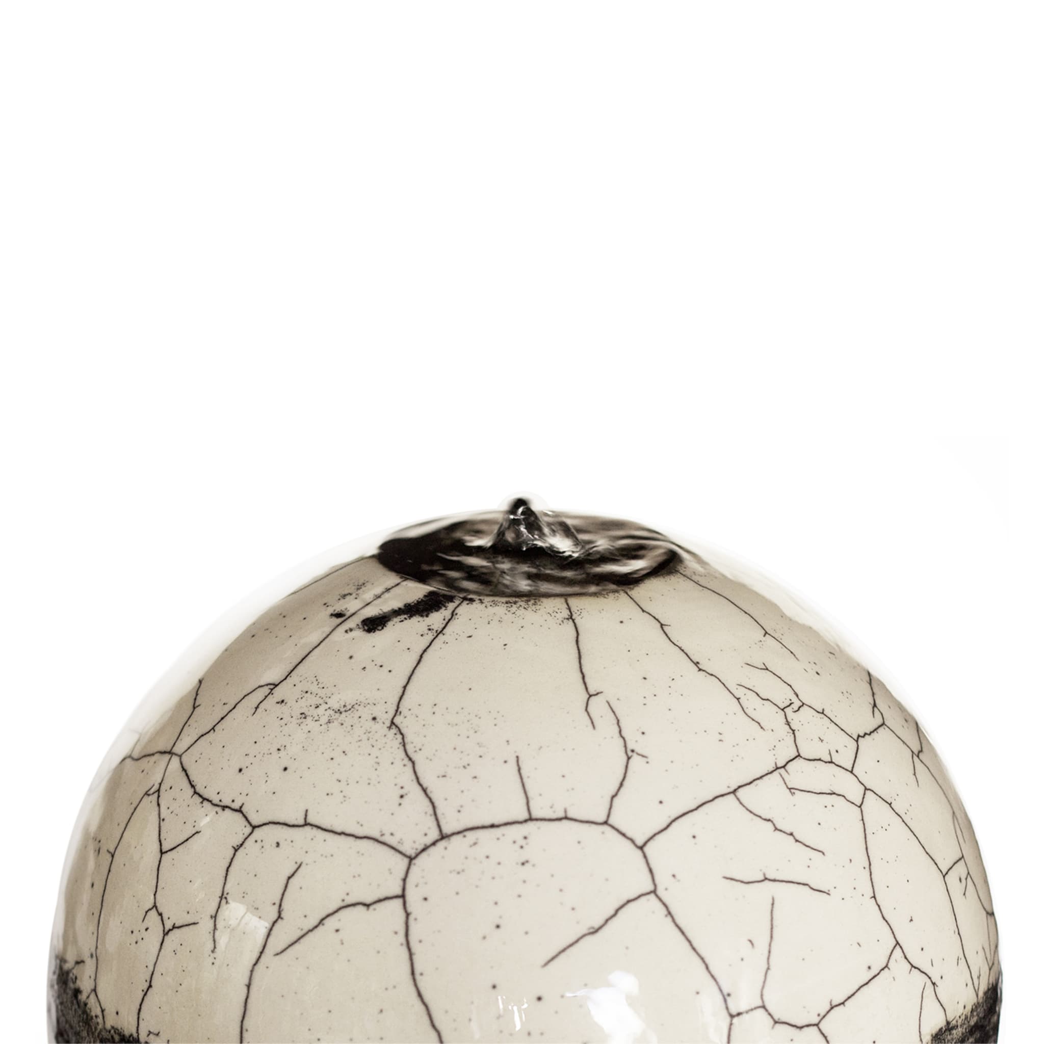 Fuente de cerámica moderna Genesi Globe en blanco y negro craquelado - Vista alternativa 1