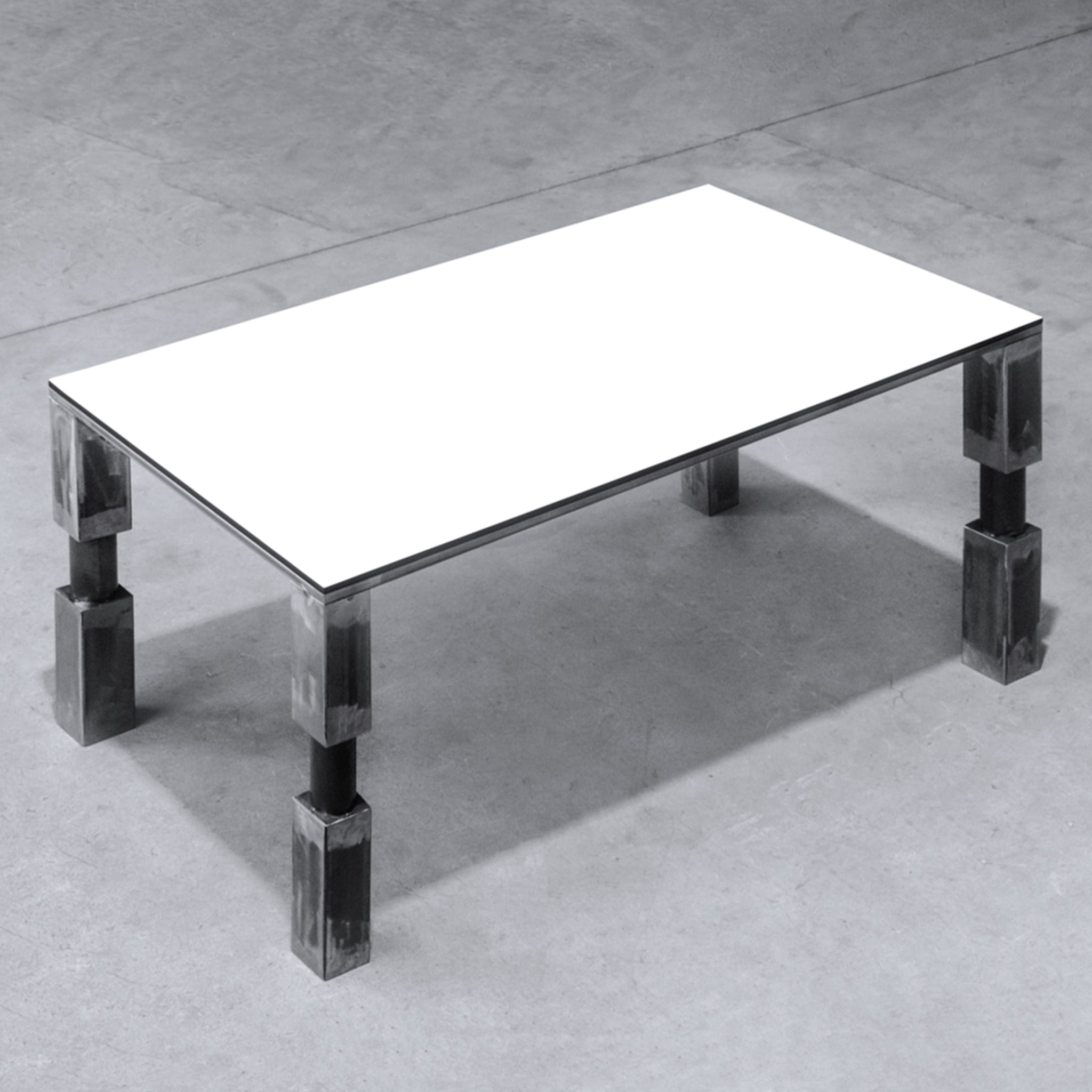 T-T01 Table - Alternative view 1