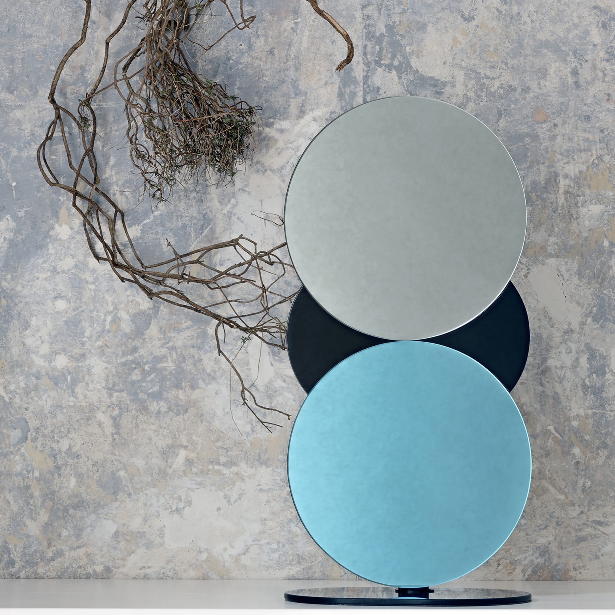 Equilibrista L2 Tabletop Mirror by Giovanni Botticelli x Swing Design Gallery - Alternative view 1