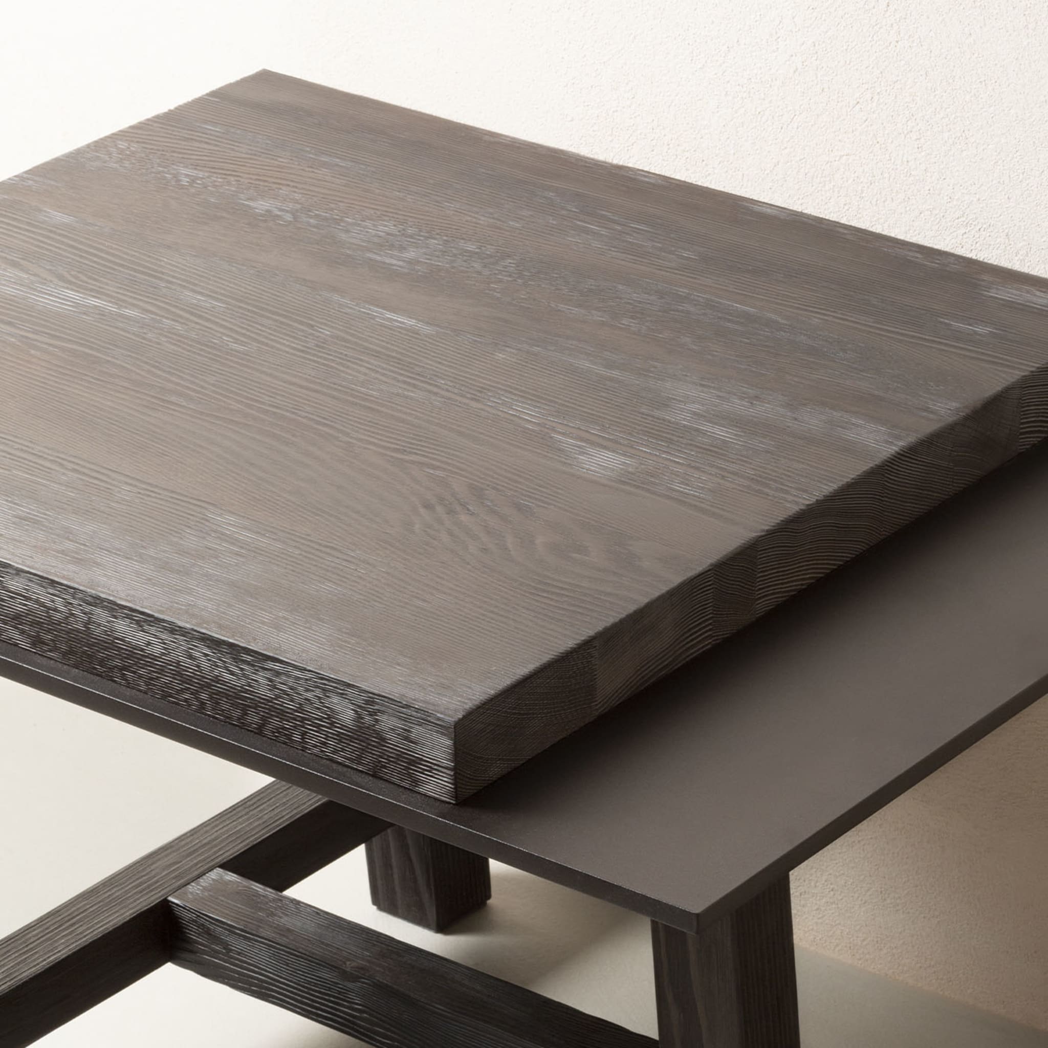 Tavolino Temaki in legno di pino - Vista alternativa 1
