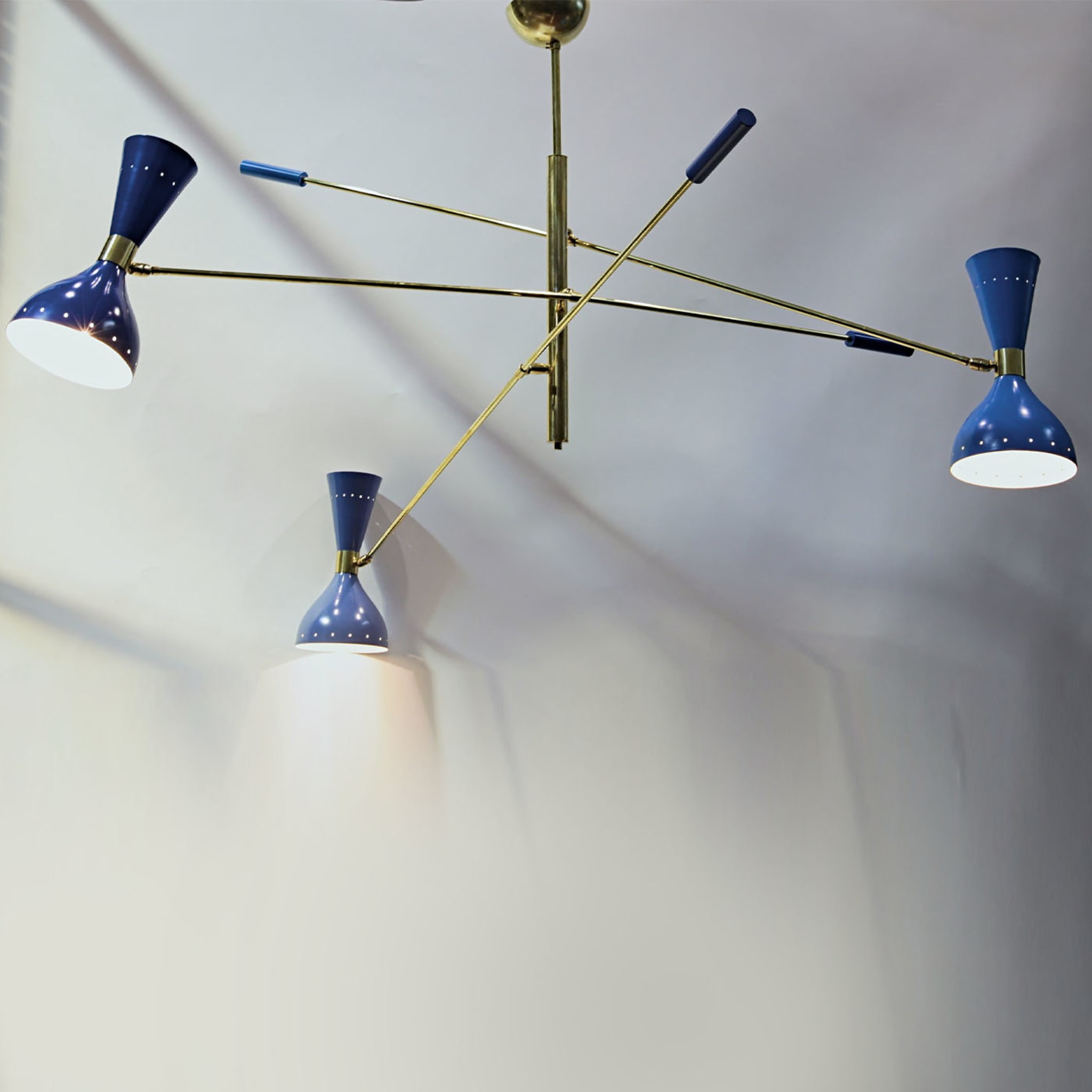 Giano Triennale 6-Licht-Kronleuchter in Blau und Messing - Alternative Ansicht 3