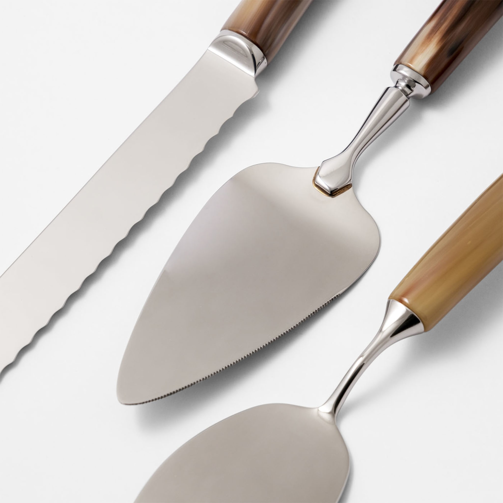 Cake Cutlery Set in Natural Horn - Alternative view 1