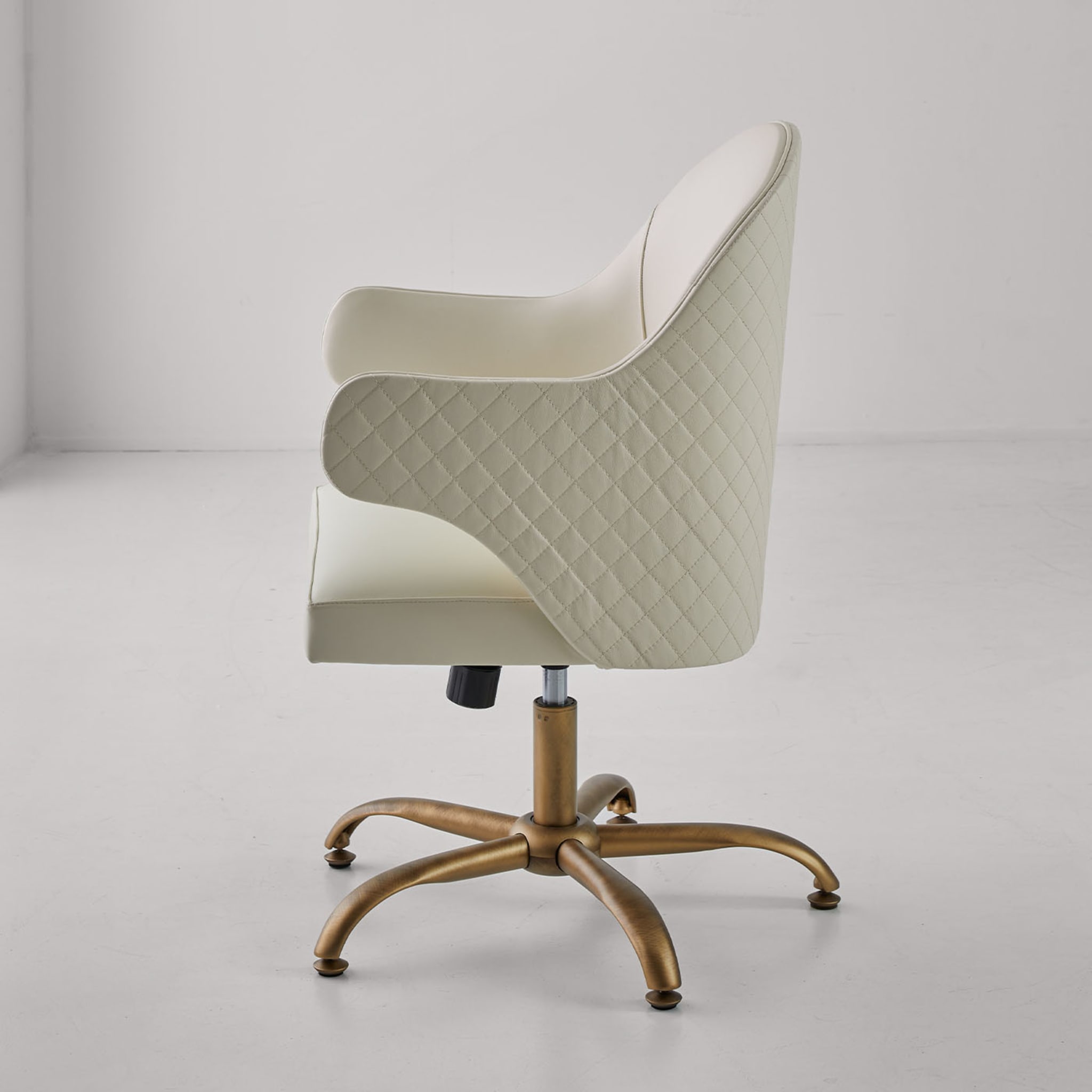 Soft White Swivel Chair - Alternative view 5