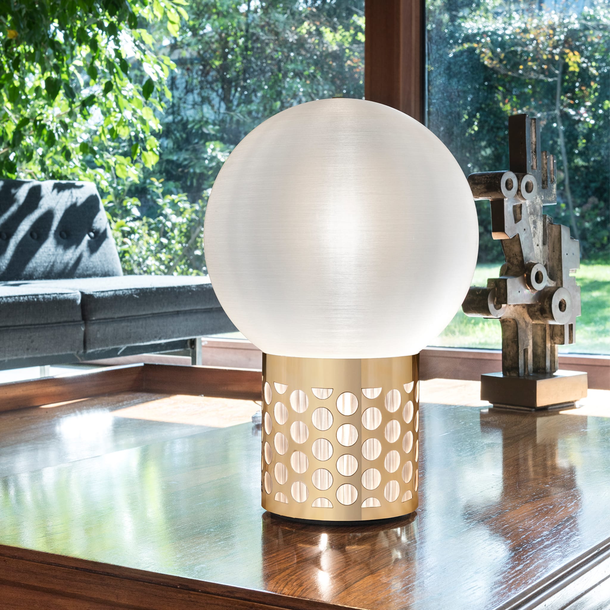Atmosfera Medium Gold Table Lamp - Alternative view 4