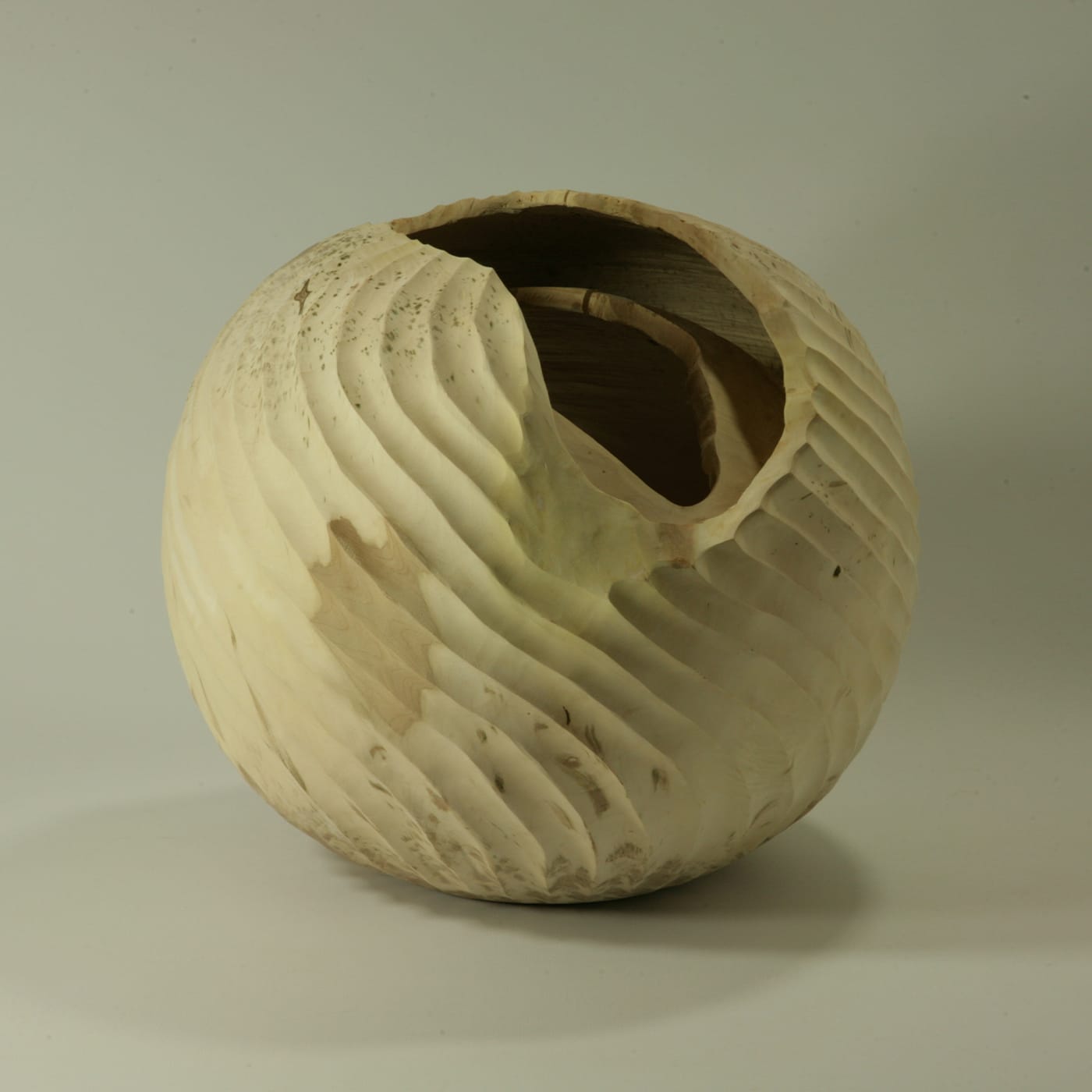 Doppio bordo hollow form sculpture - Nicola Tessari