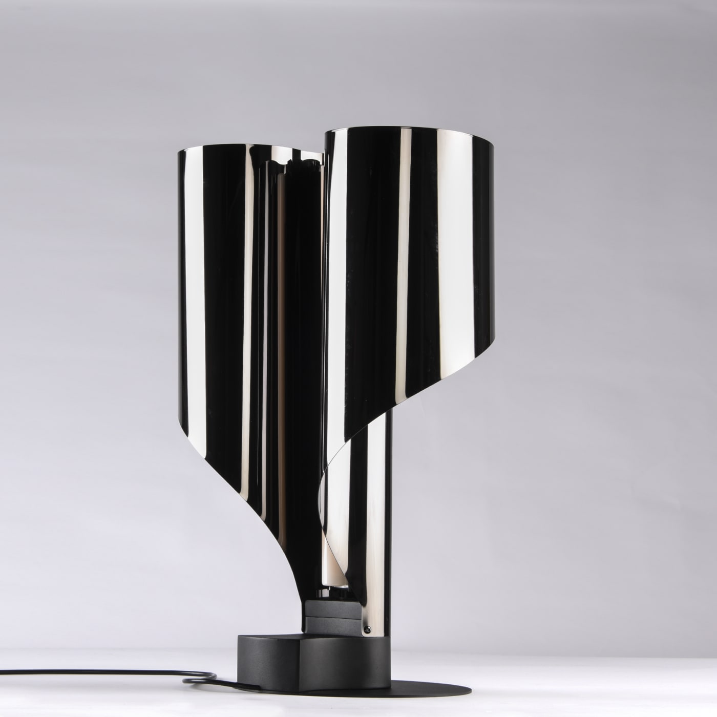  SPINNAKER black table lamp by Corsini Wiskemann - Codiceicona