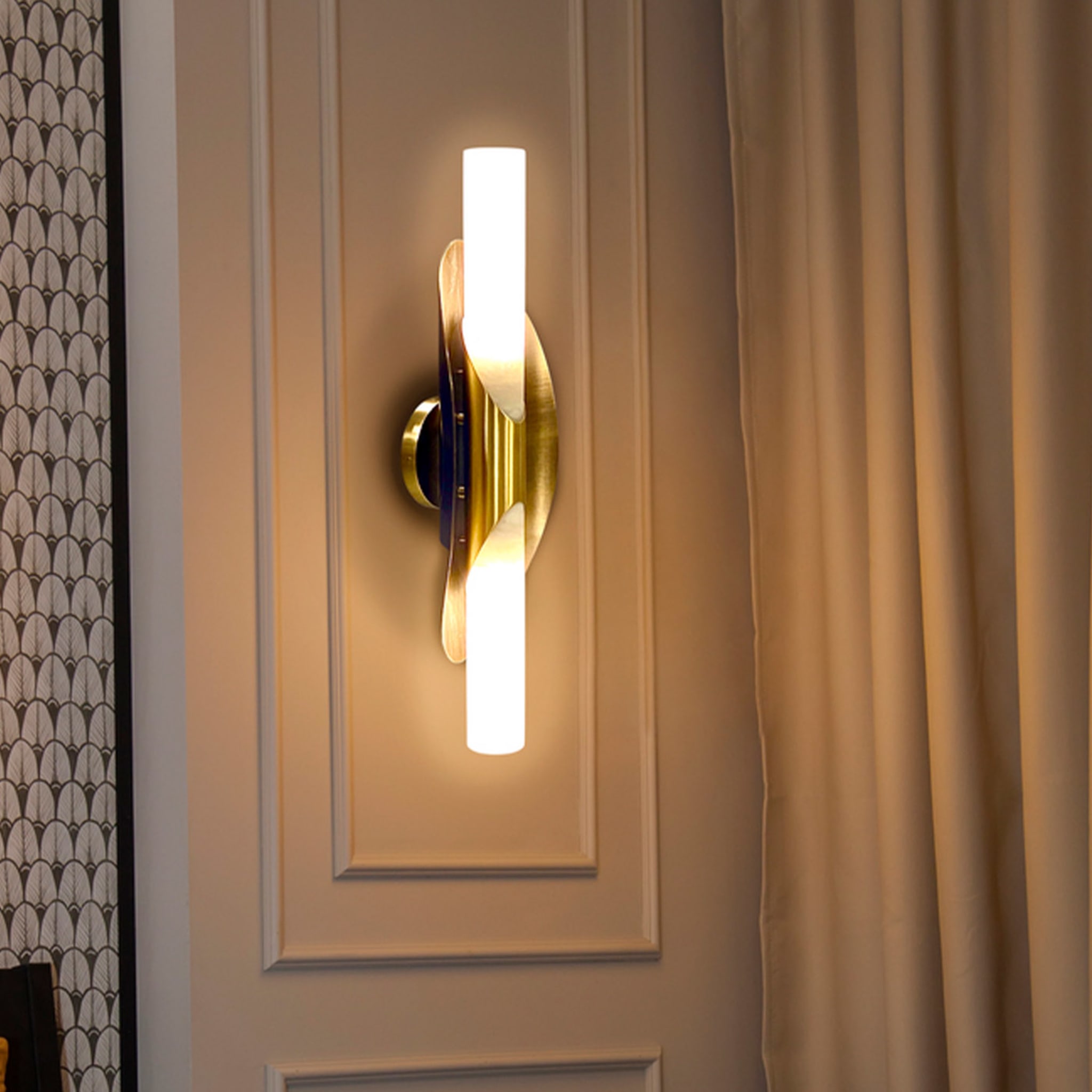 "Manta" Wall Sconce in Brushed Bronze and Satin Brass - Alternative view 5