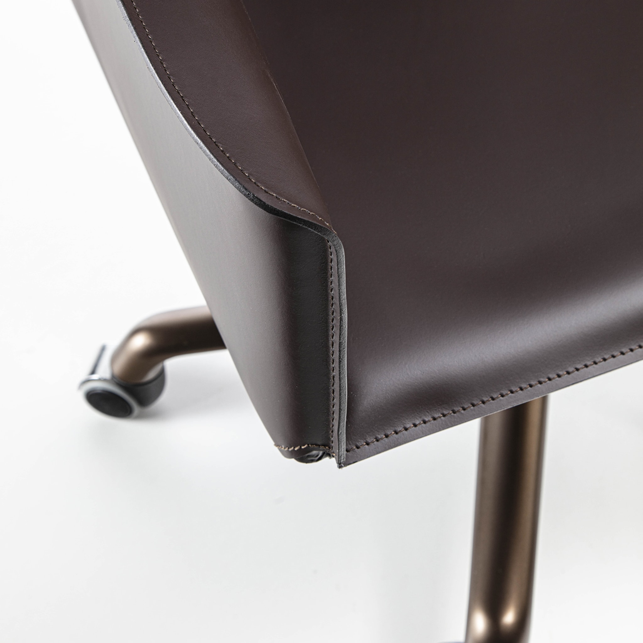 Pasqualina Swivel President Chair by Grassi&Bianchi and RedCreative - Alternative view 1