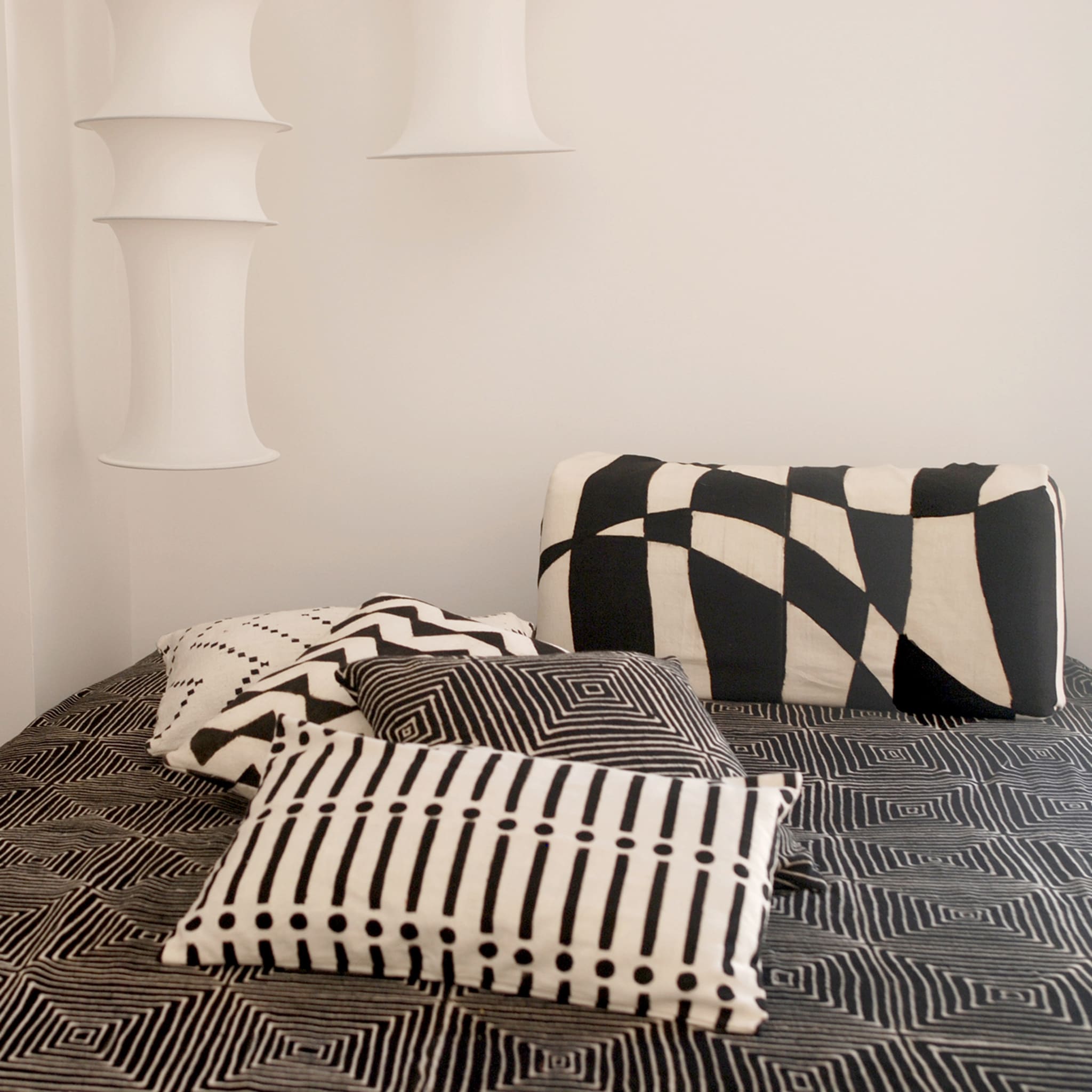 Handwoven Bianco Linee Cushion - Alternative view 2