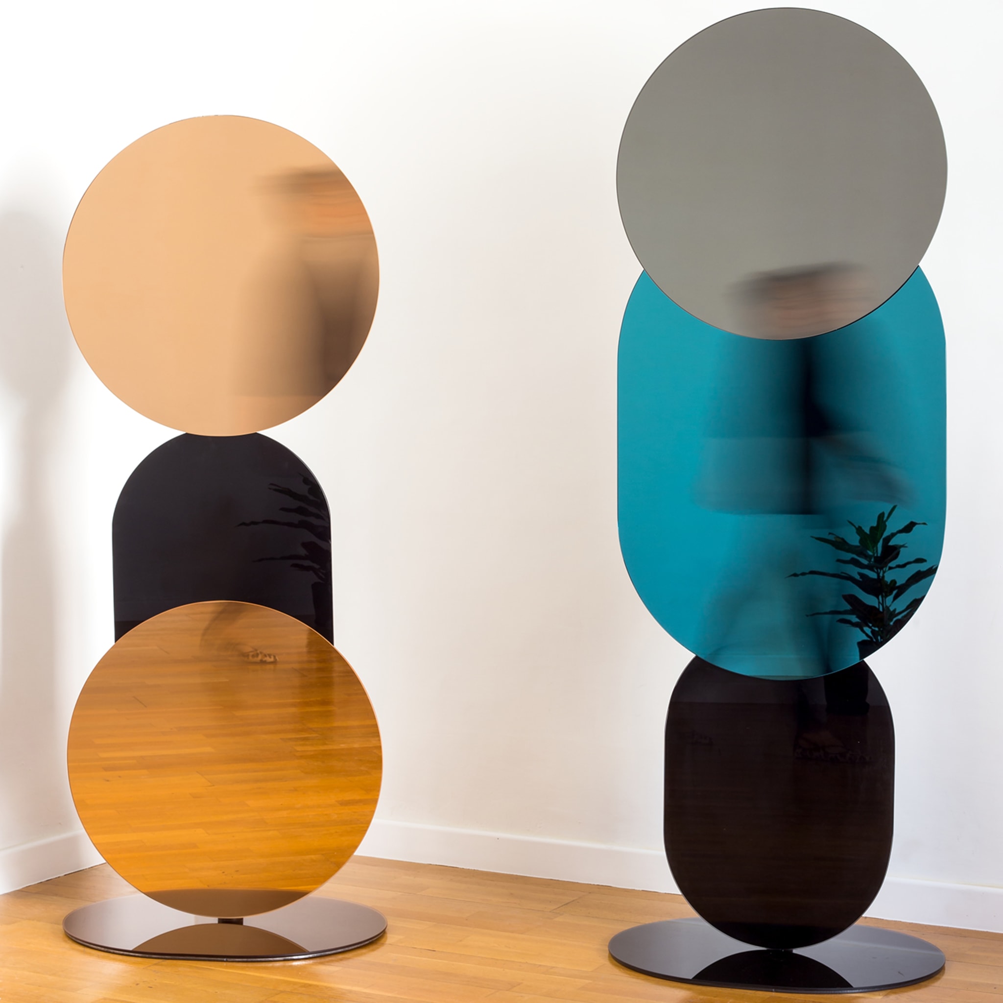 Equilibrista BM Floor Mirror by Giovanni Botticelli x Swing Design Gallery - Alternative view 1