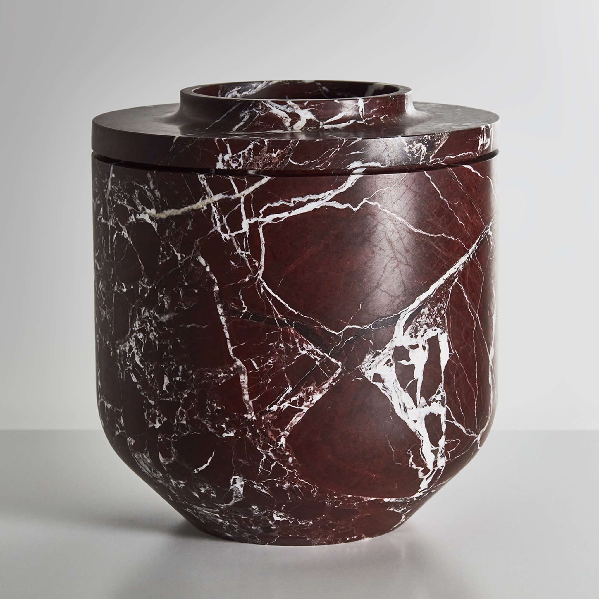 Königliche große burgunderfarbene vase von Christophe Pillet - Alternative Ansicht 3