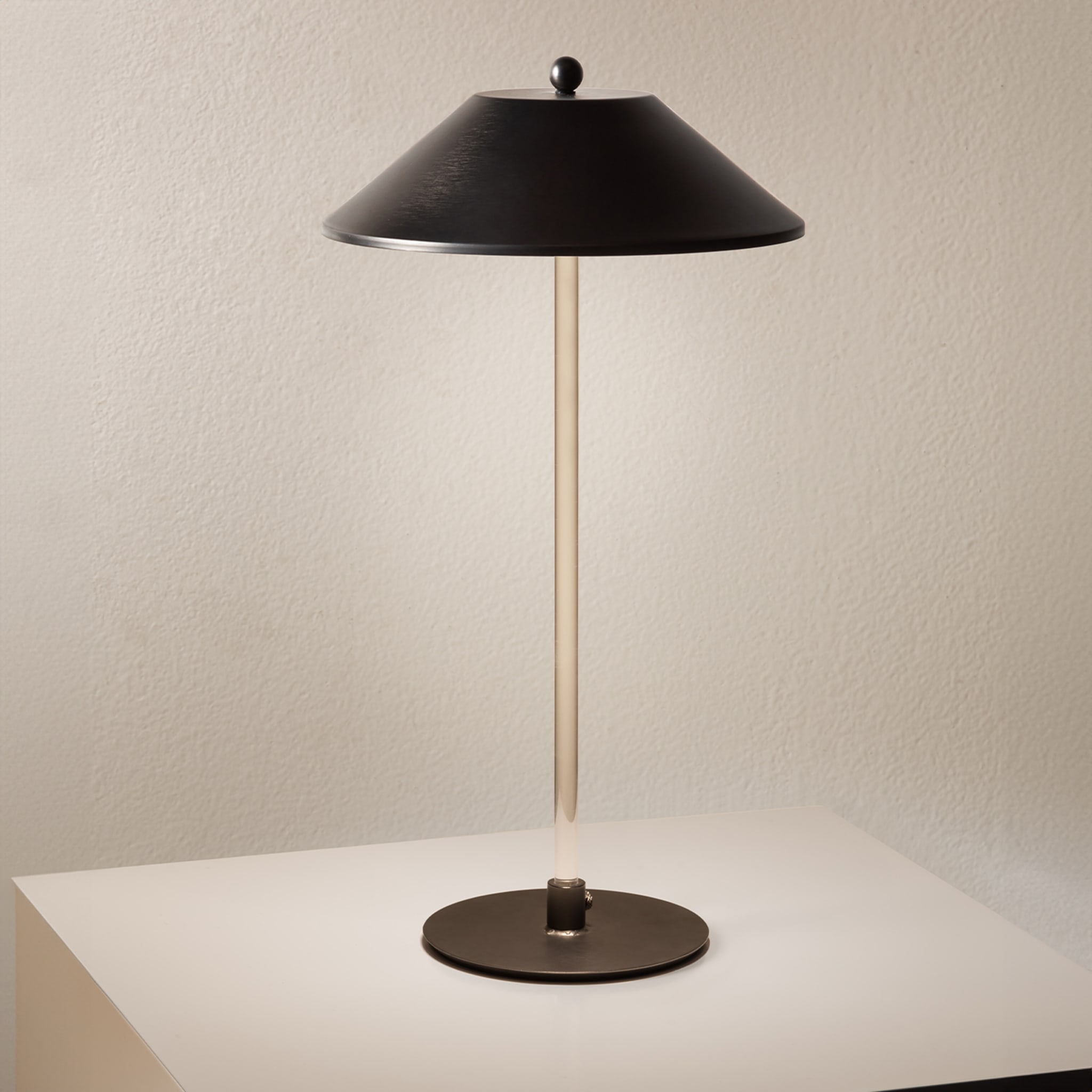 Candilee Black Table Lamp by Isacco Brioschi - Alternative view 1