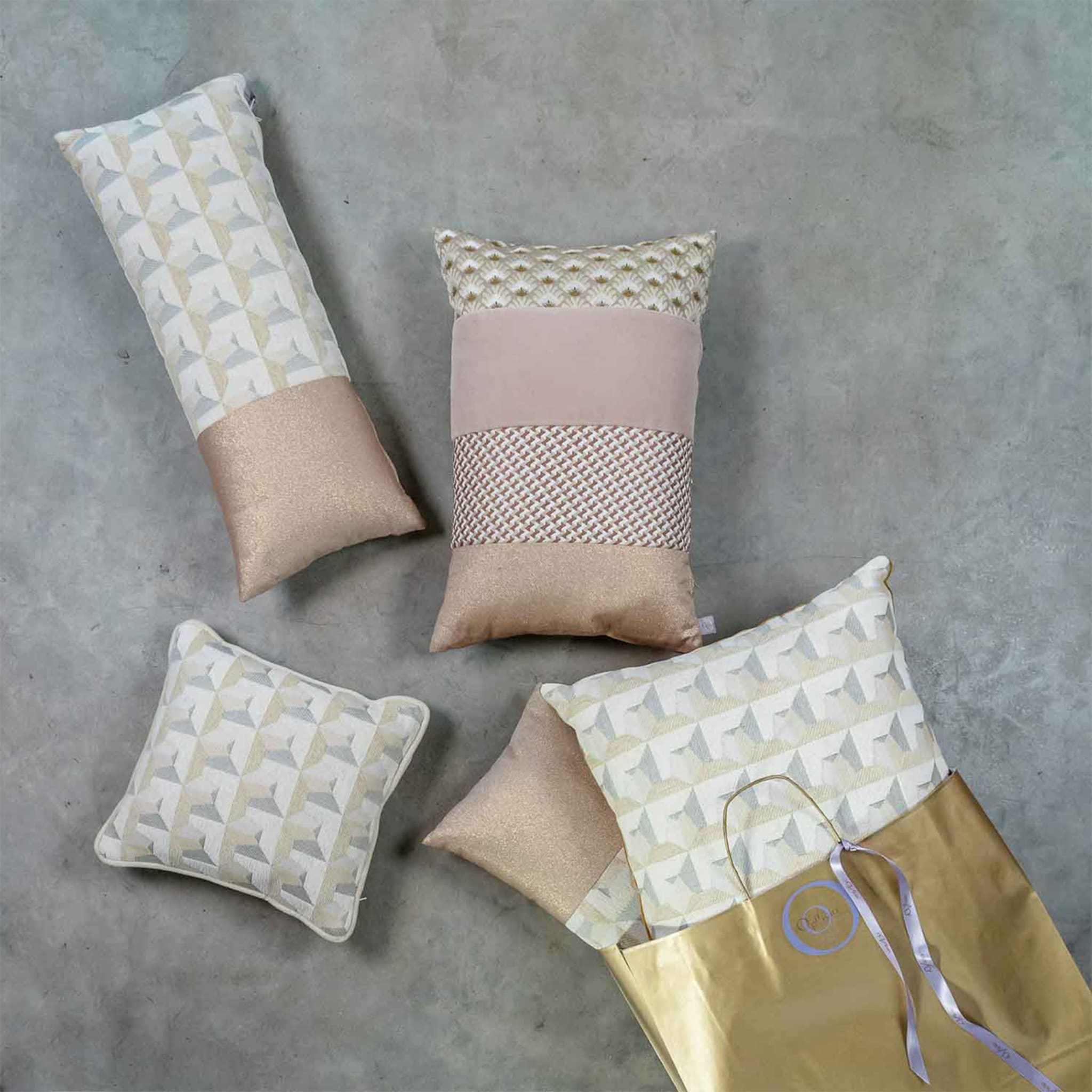 White Carrè Cushion in geometric jacquard fabric - Alternative view 2