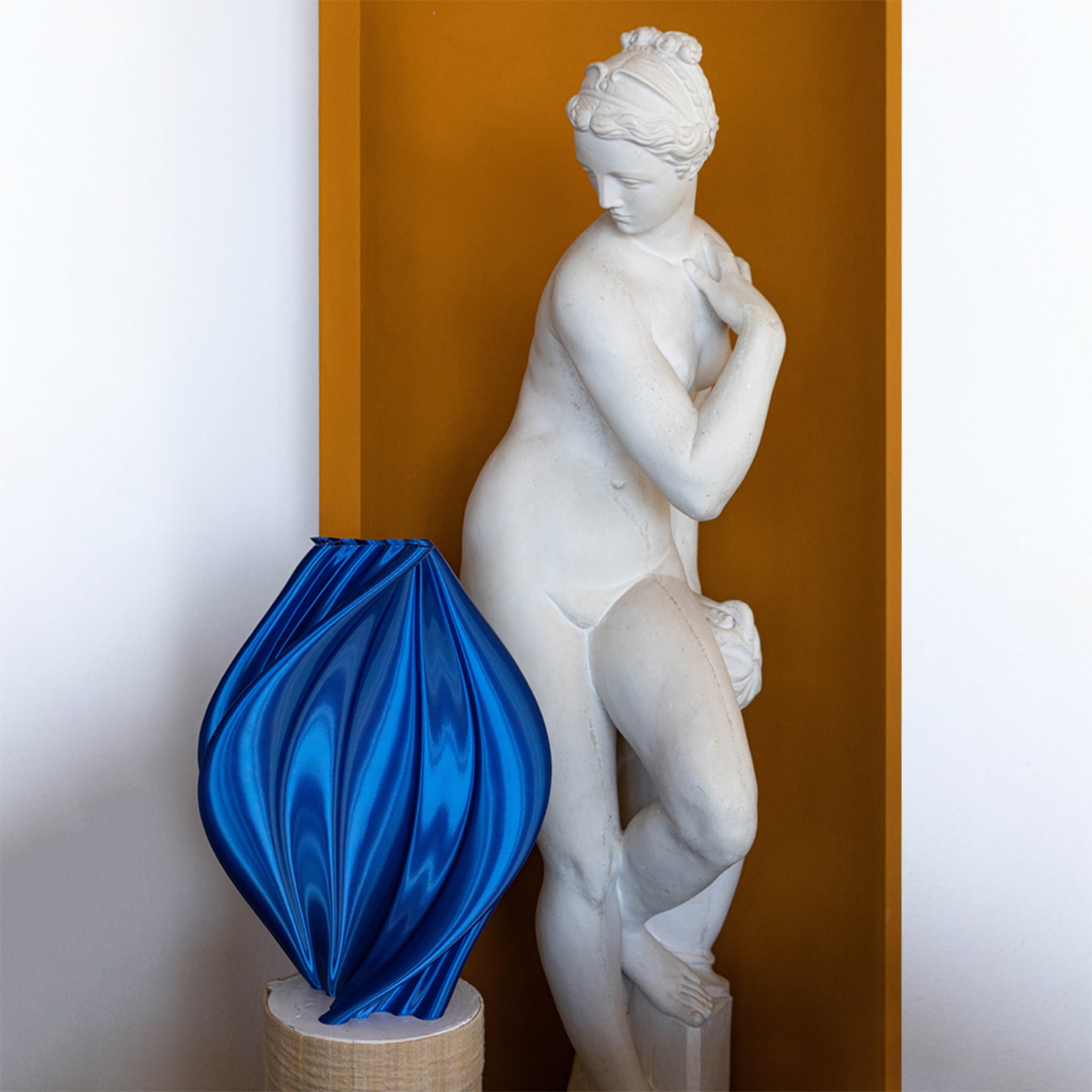 Blaue Damoklesvase-Skulptur - Alternative Ansicht 3