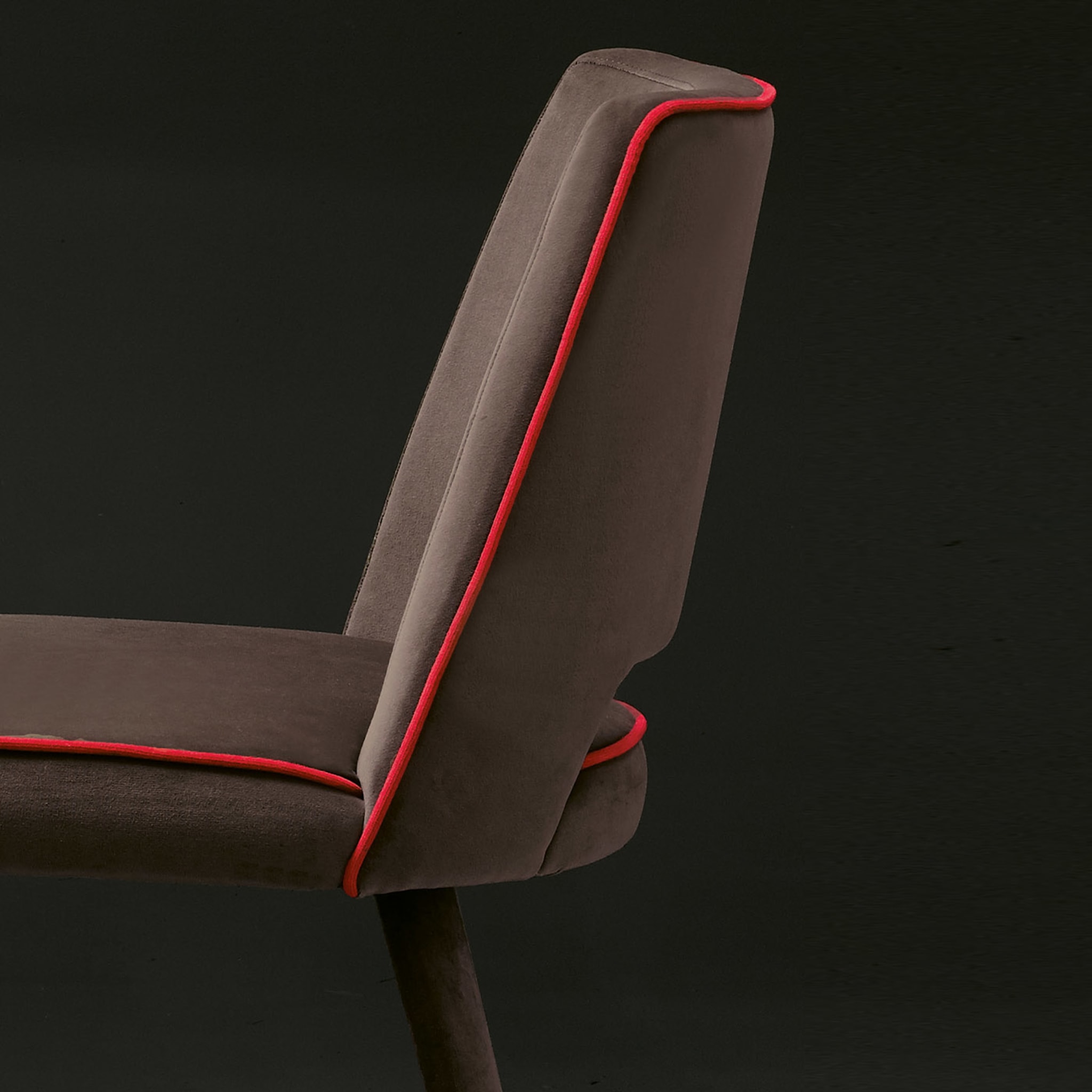 Grace Chestnut & Red Chair by P. Borgonovo - Alternative view 1