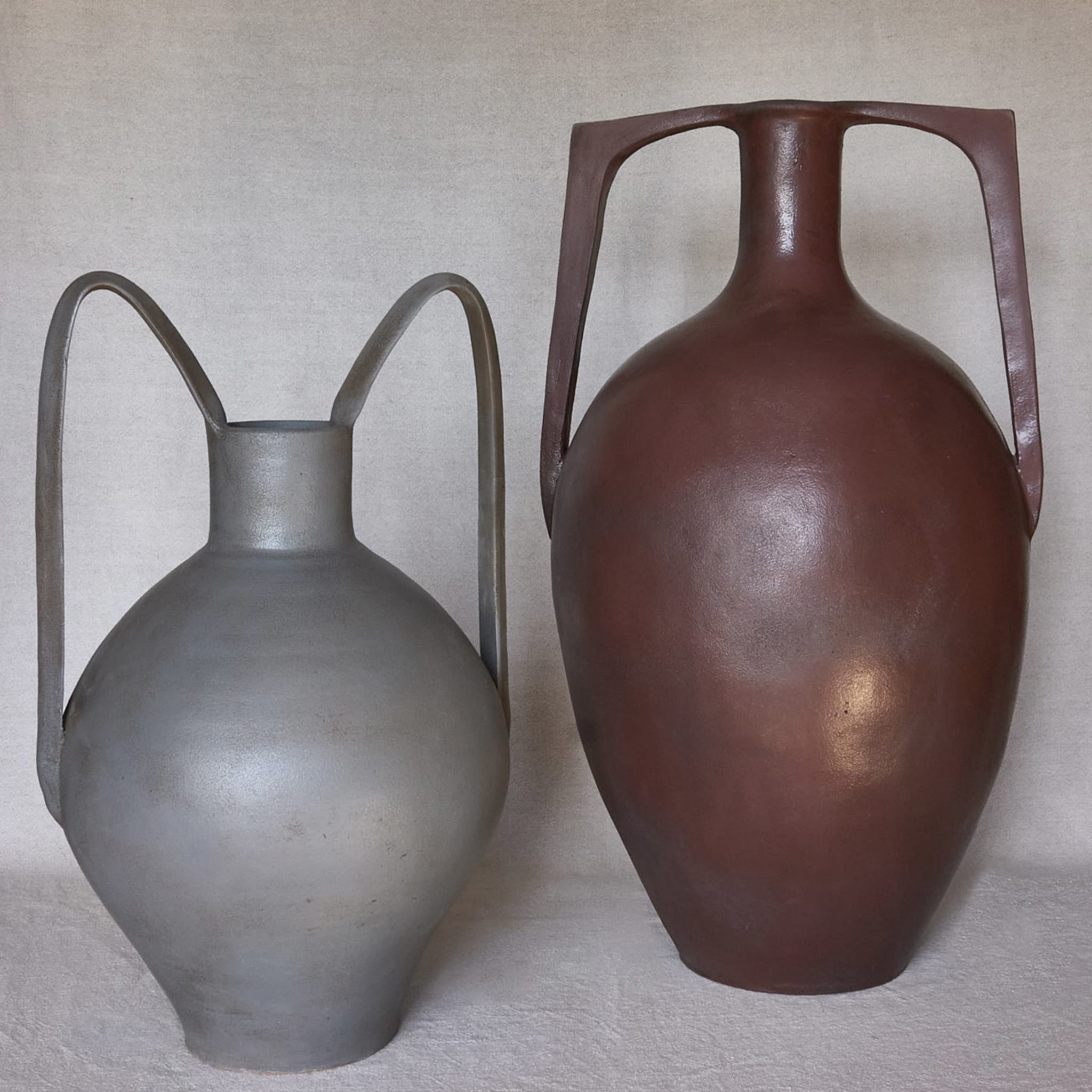 Anfora 2 Gray Vase - Alternative view 1