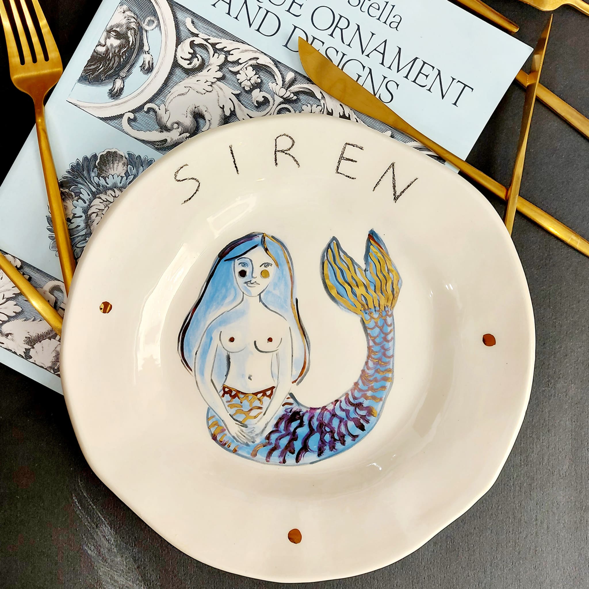 Catwoman & Siren Set of 2 Plates - Alternative view 2