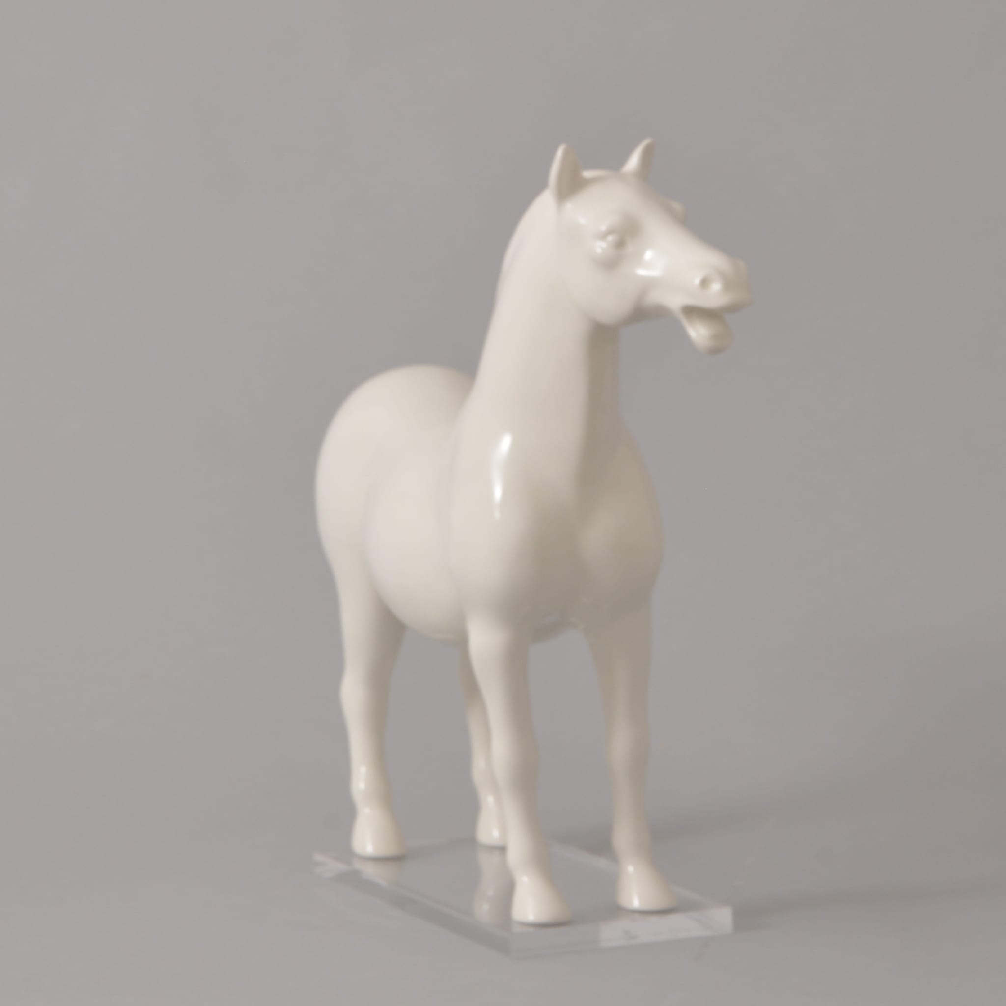 Nelson White Horse Statuette - Alternative view 2