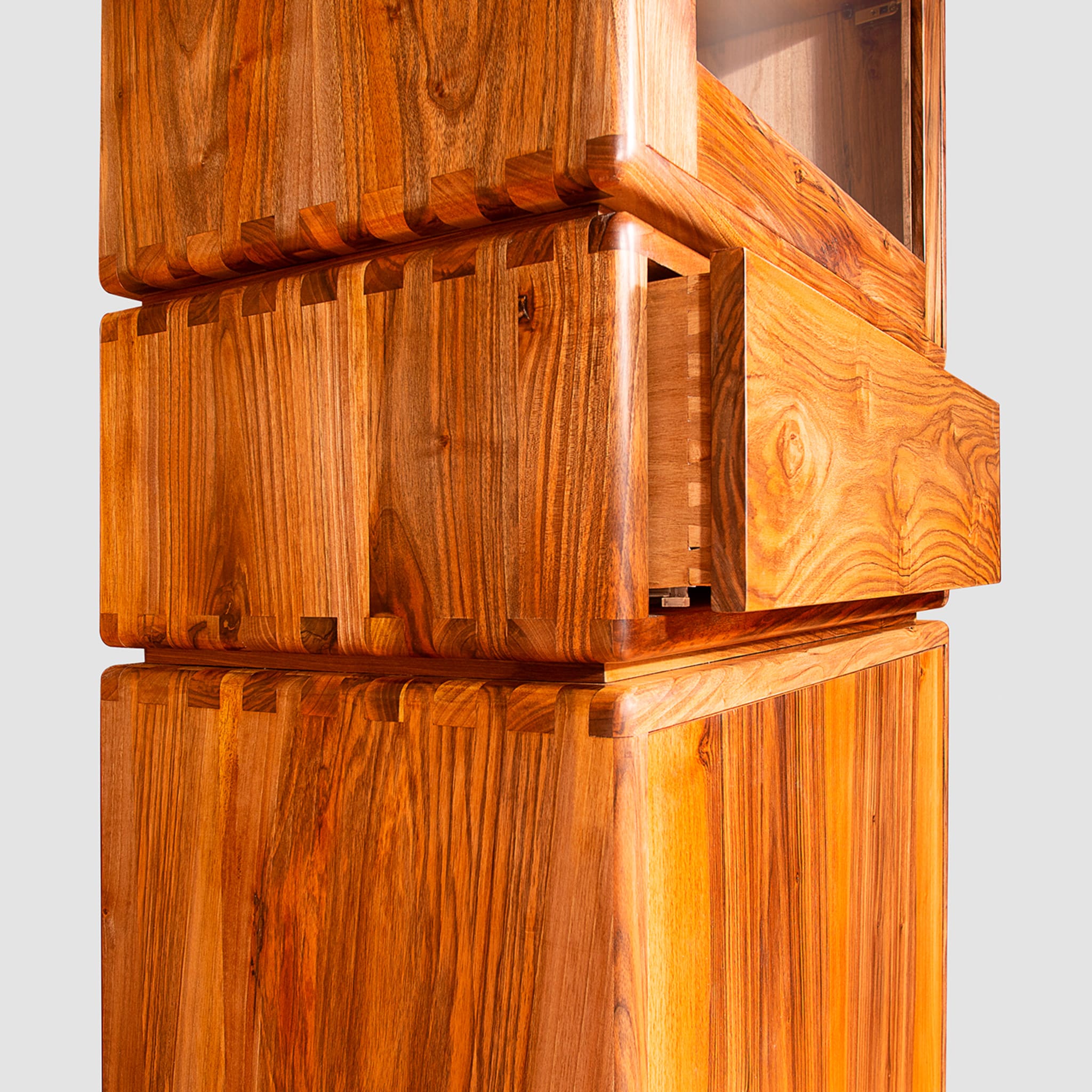 Dovetail Cabinet by Eugenio Gambella - Alternative view 1