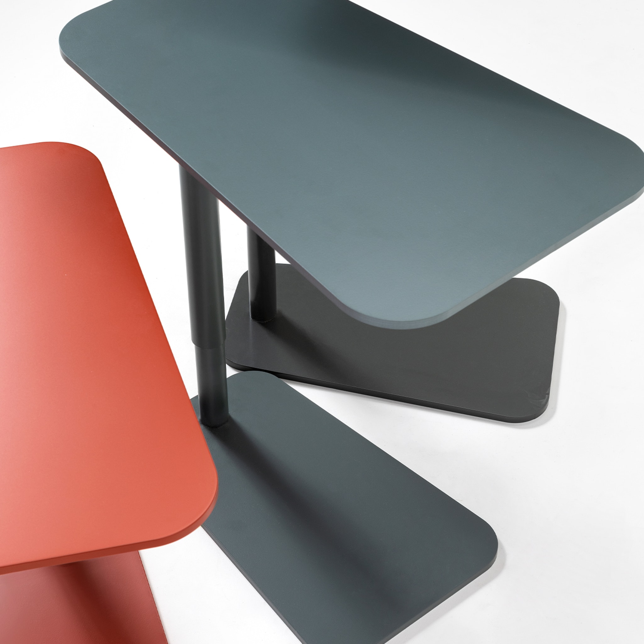 0130 Jens Dark-Green Side Table by Massimo Broglio - Alternative view 1