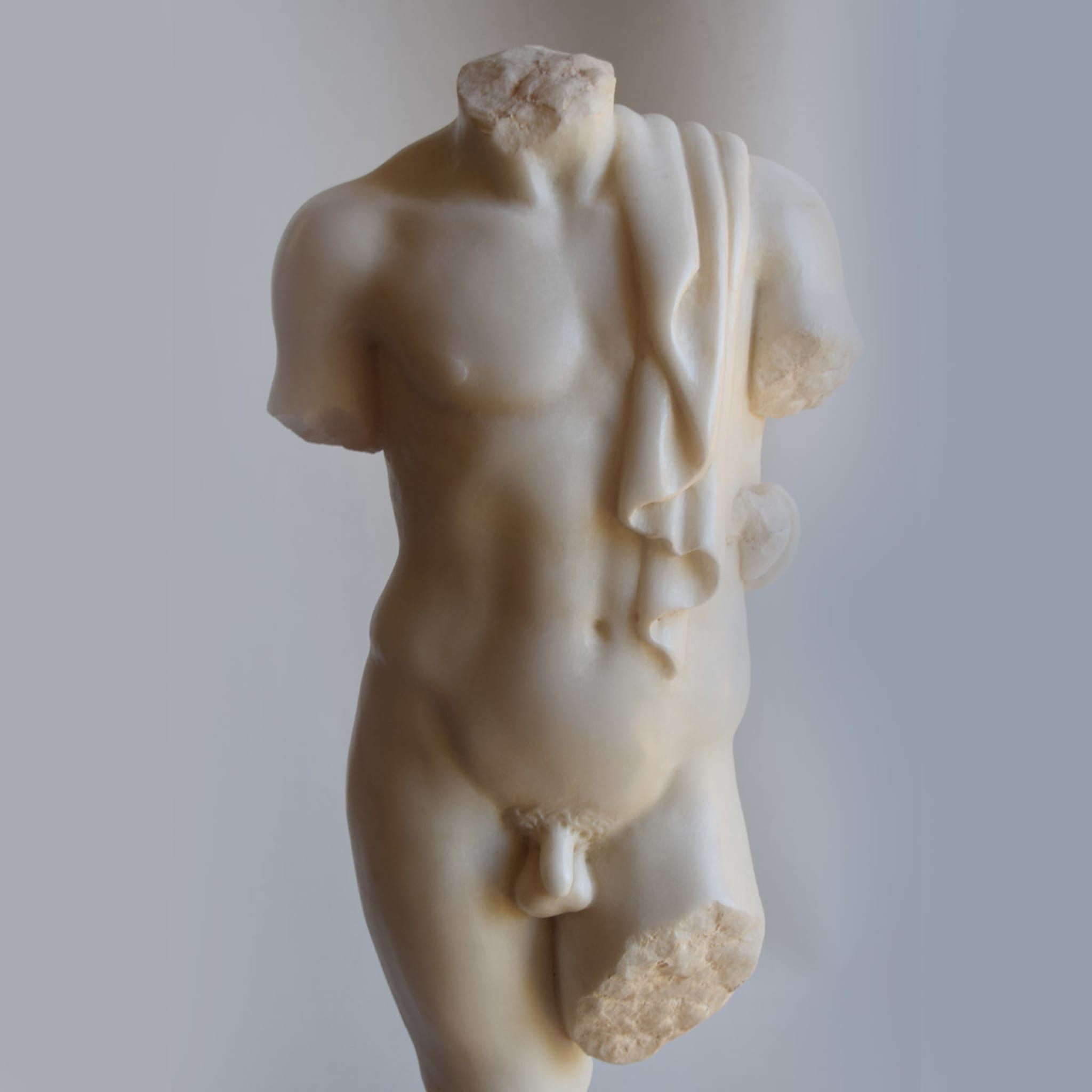 Drapierter männlicher Torso Skulptur - Alternative Ansicht 1