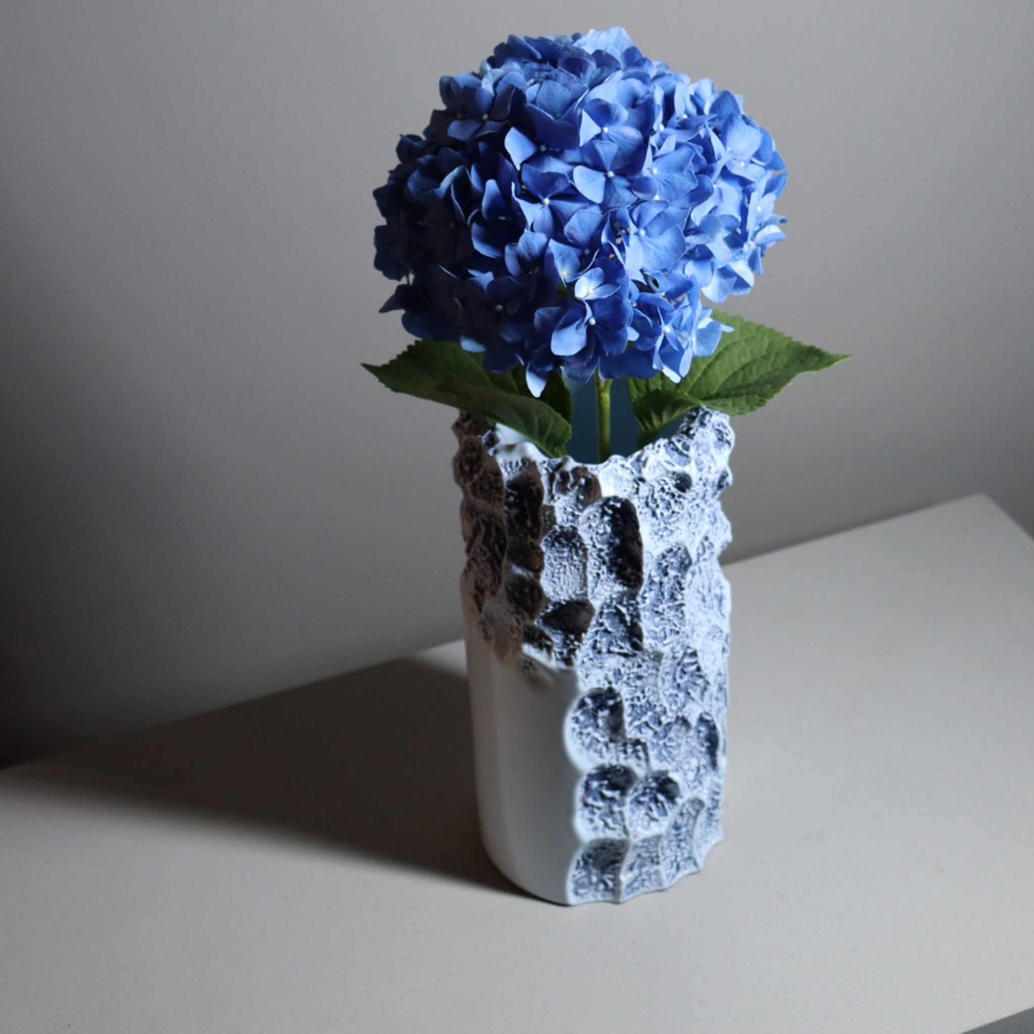 Oxymoron Light Blue Vase by Patricia Urquiola - Alternative view 5