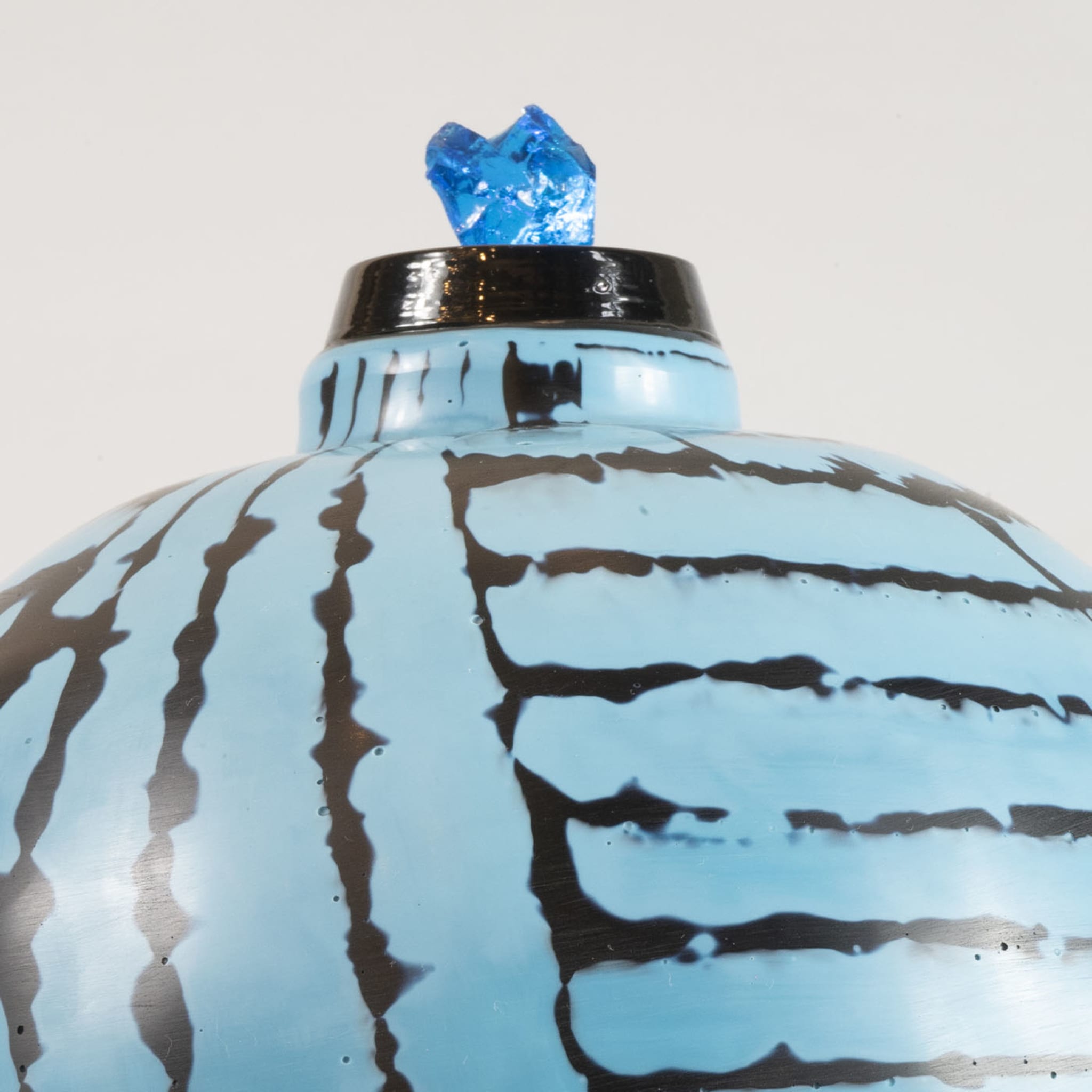 Blaue Vase der Wassermelonen-Kollektion von Tsuchida Yasuhi - Alternative Ansicht 1