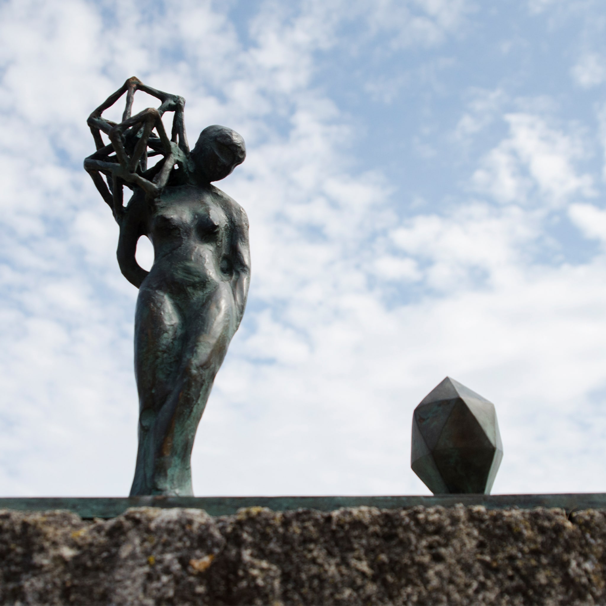 Die Frau und die Prisma-Skulptur - Alternative Ansicht 5