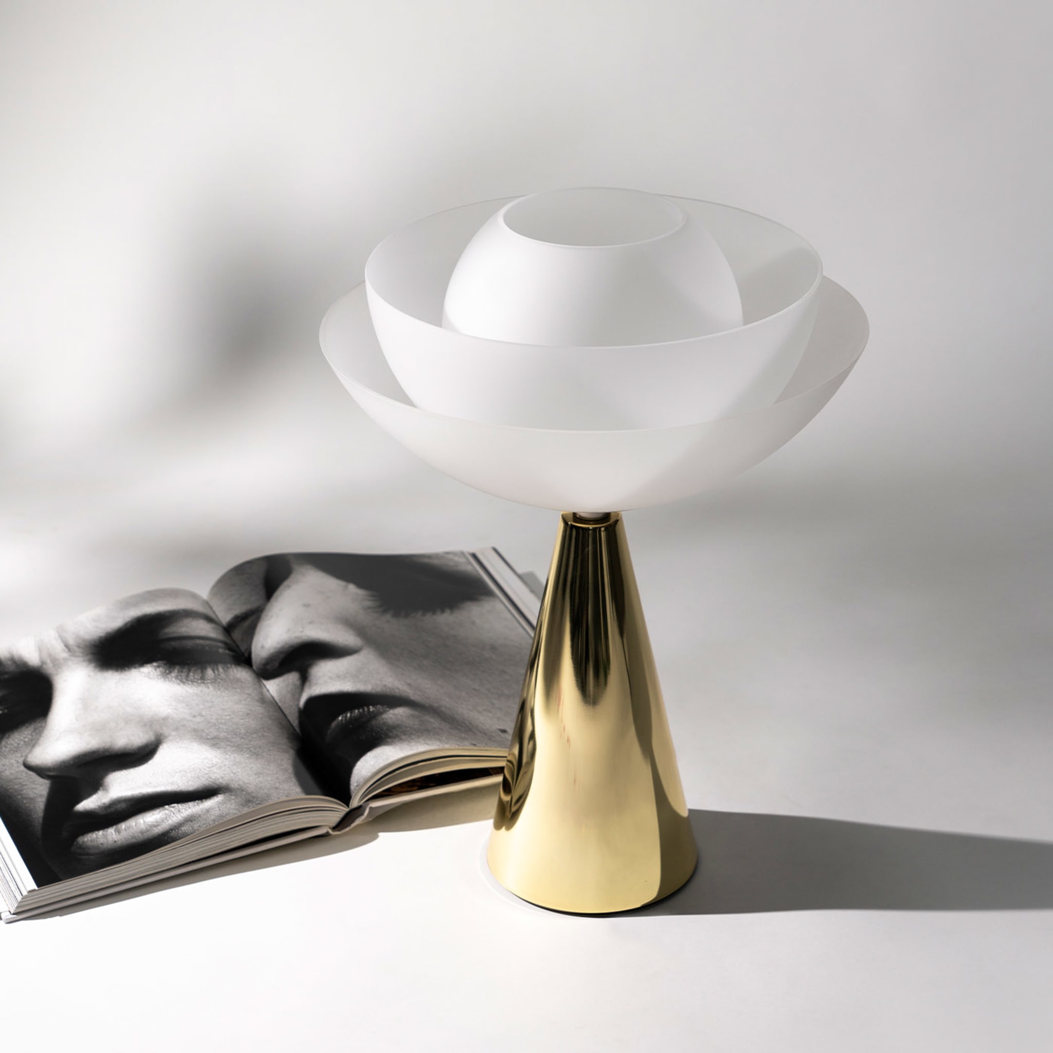 Lotus champagne gold table lamp - Alternative view 2