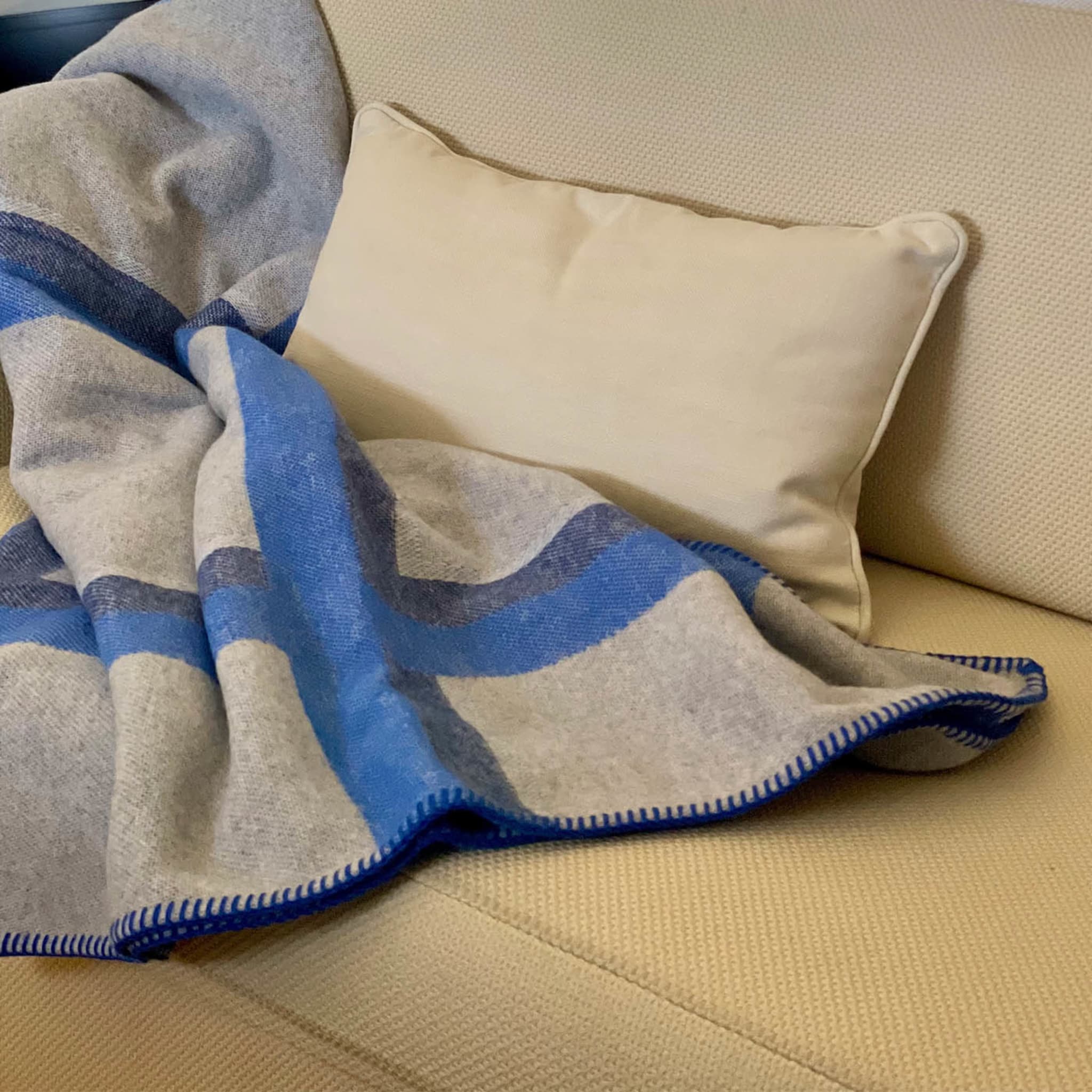 Cornice Blue & Gray Blanket - Alternative view 1
