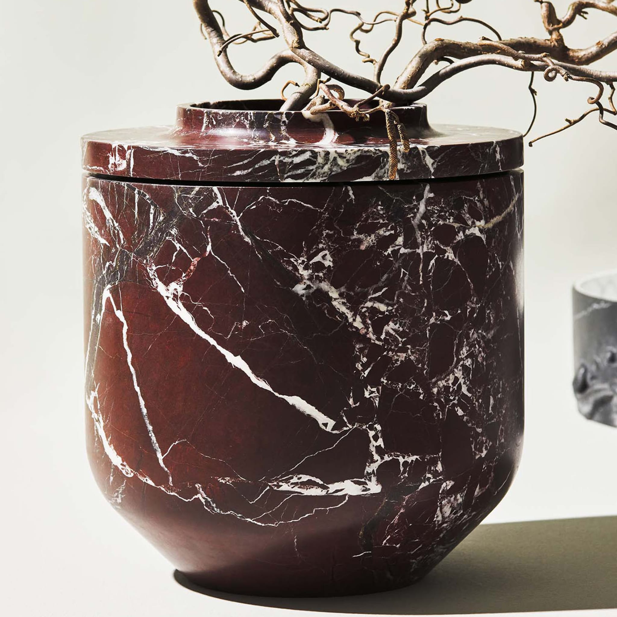 Königliche große burgunderfarbene vase von Christophe Pillet - Alternative Ansicht 1