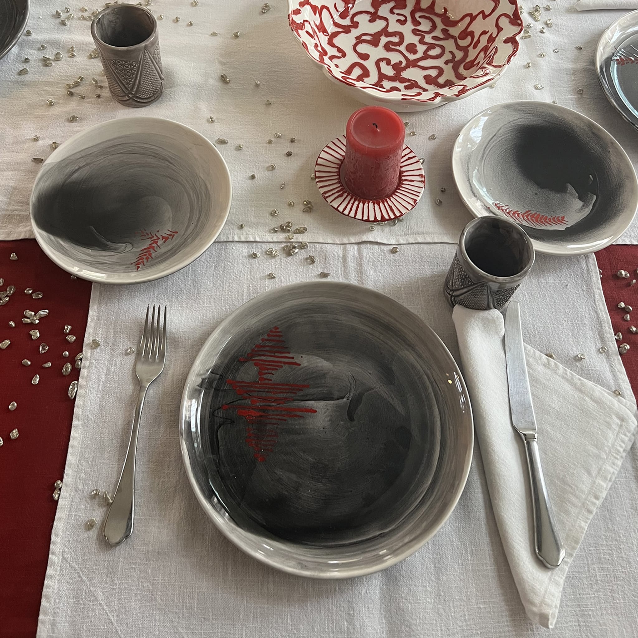 Xmas Gio Round Black & Red Dinner Plate #4 - Alternative view 1