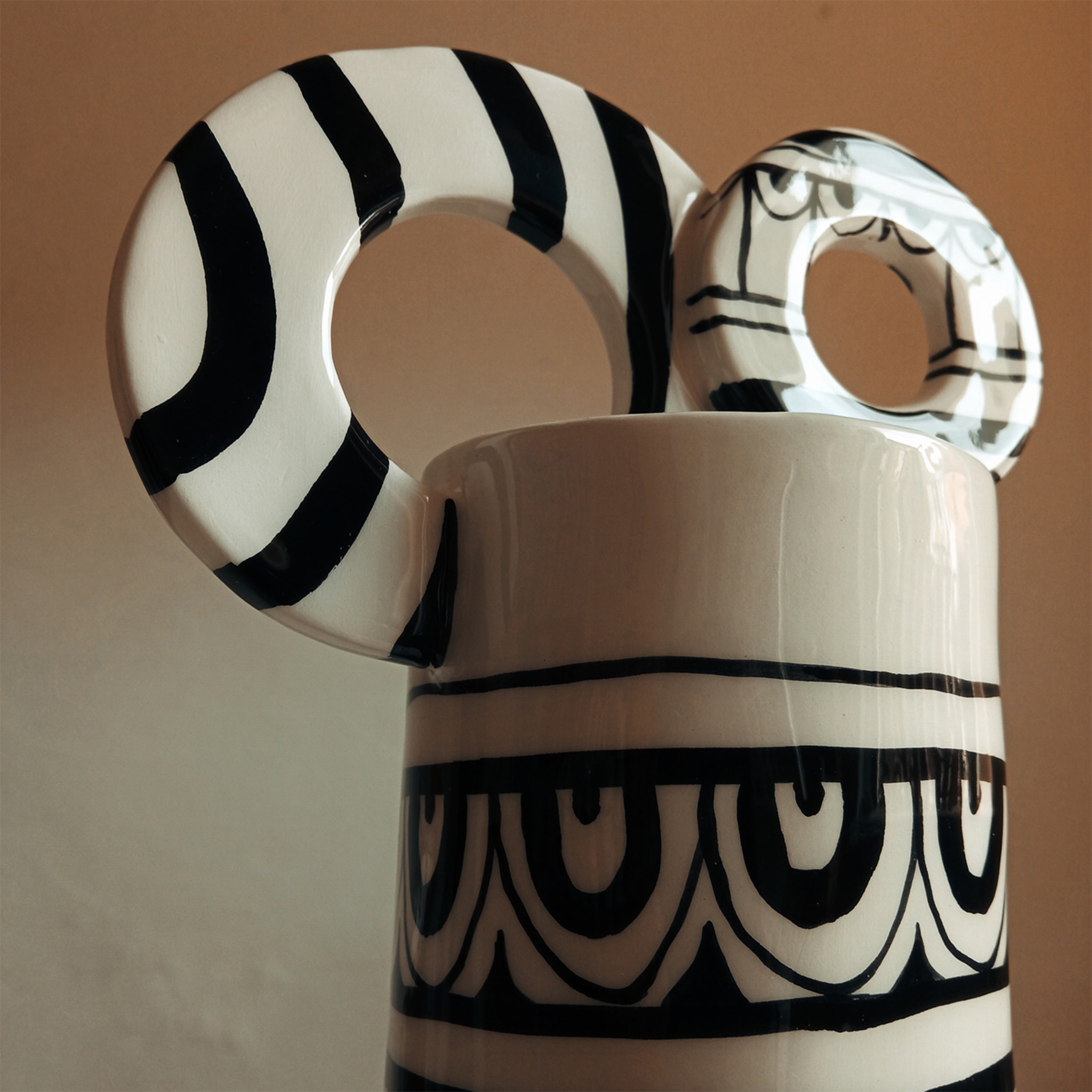 Black-And-White Circles Vase #1 - Alternative view 3