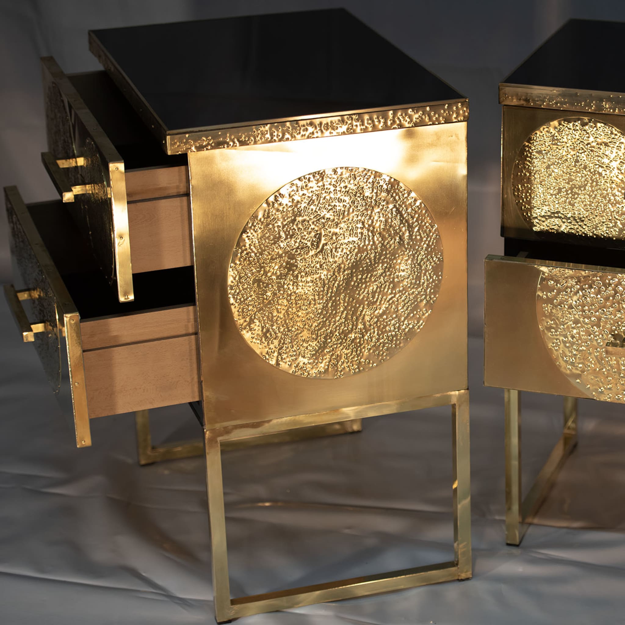 Total Gold Moon Bedside Table - Alternative view 3