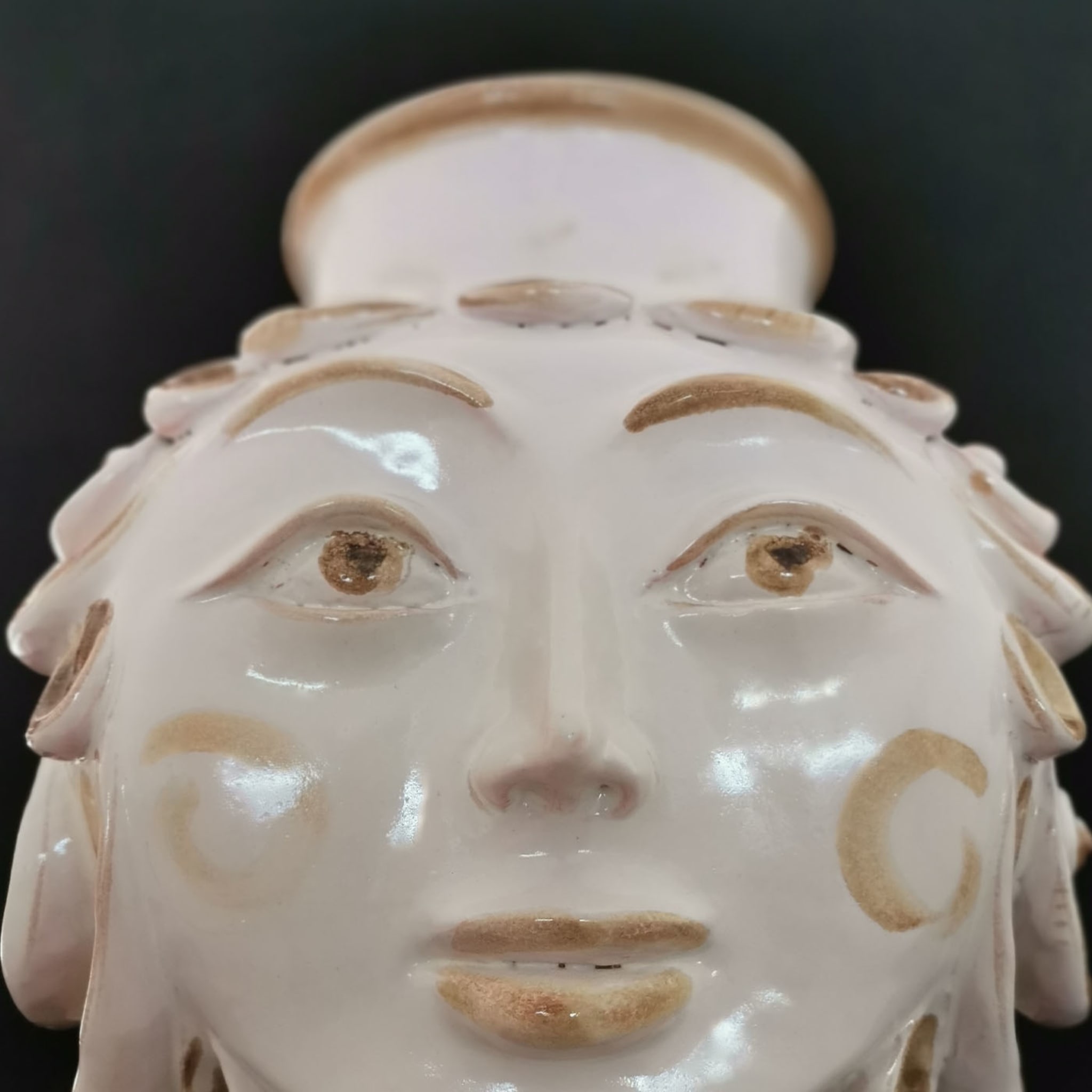 Head-Shaped White & Brown Vase - Alternative view 2