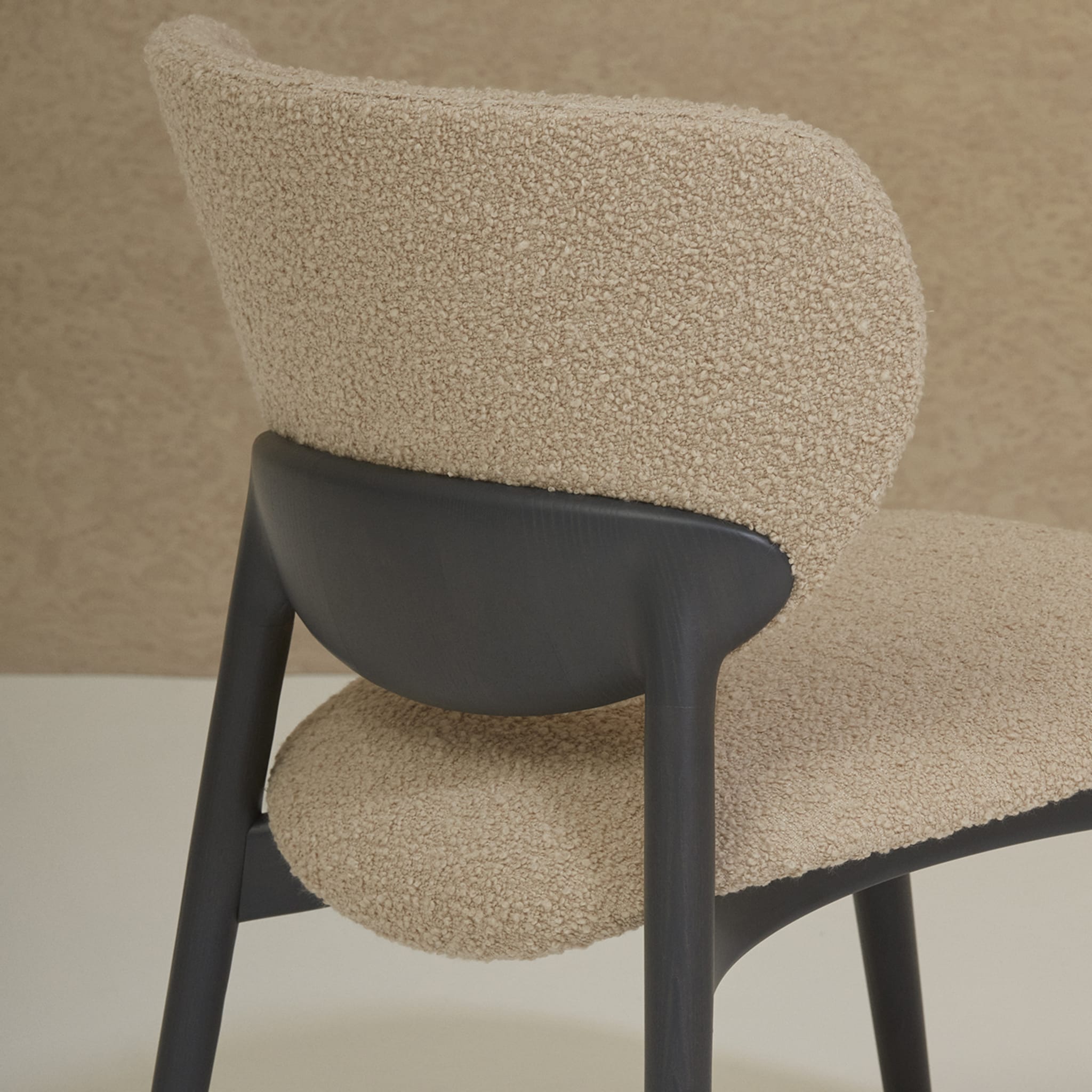 Fleuron 203 Anthracite & Beige Lounge Chair by Constance Guisset - Alternative view 1