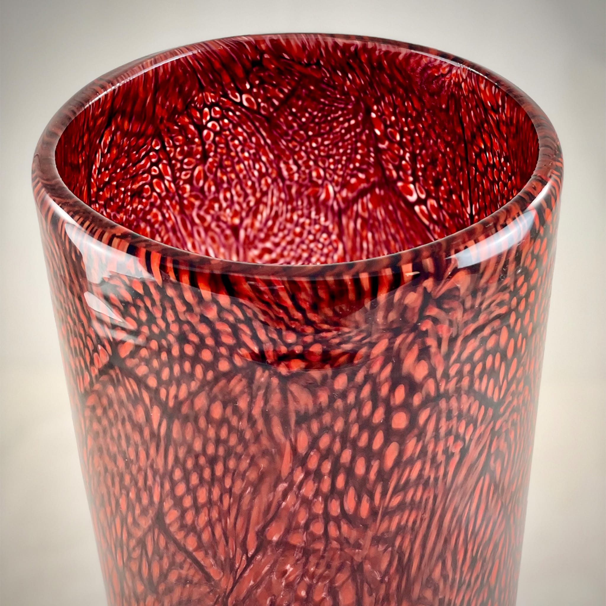 Red & White Filigree Murrine Vase - Alternative view 1