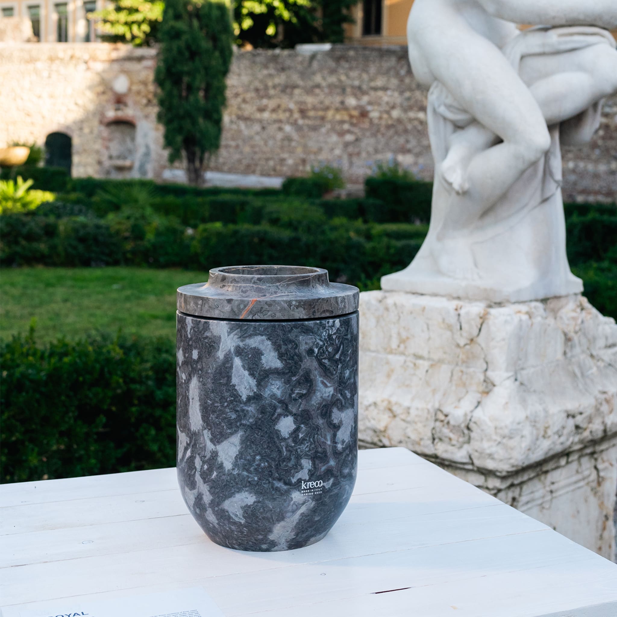 Königliche kleine graue vase von Christophe Pillet - Alternative Ansicht 4