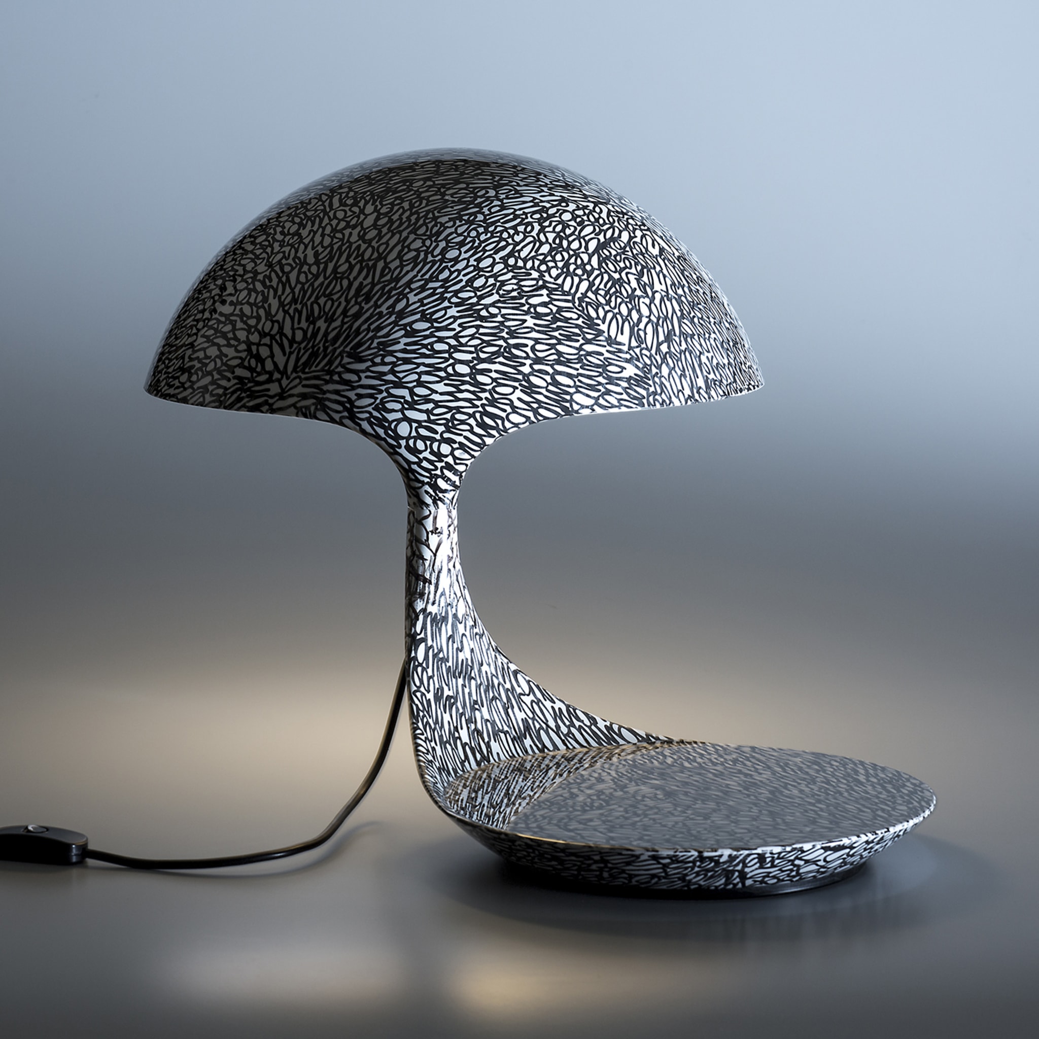 Cobra Texture Black-And-White Table Lamp by A. Femia & A. Simony - Alternative view 1