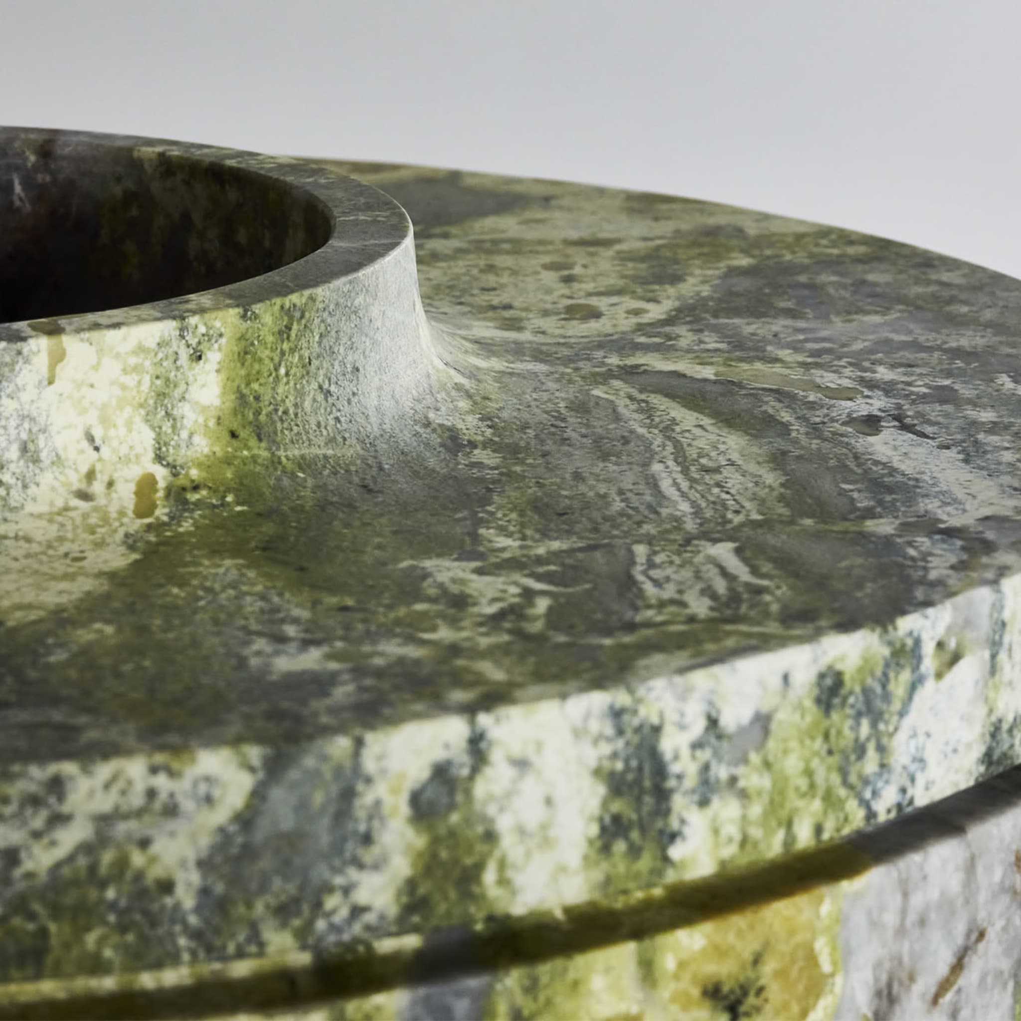 Vaso verde medio Royal di Christophe Pillet - Vista alternativa 1